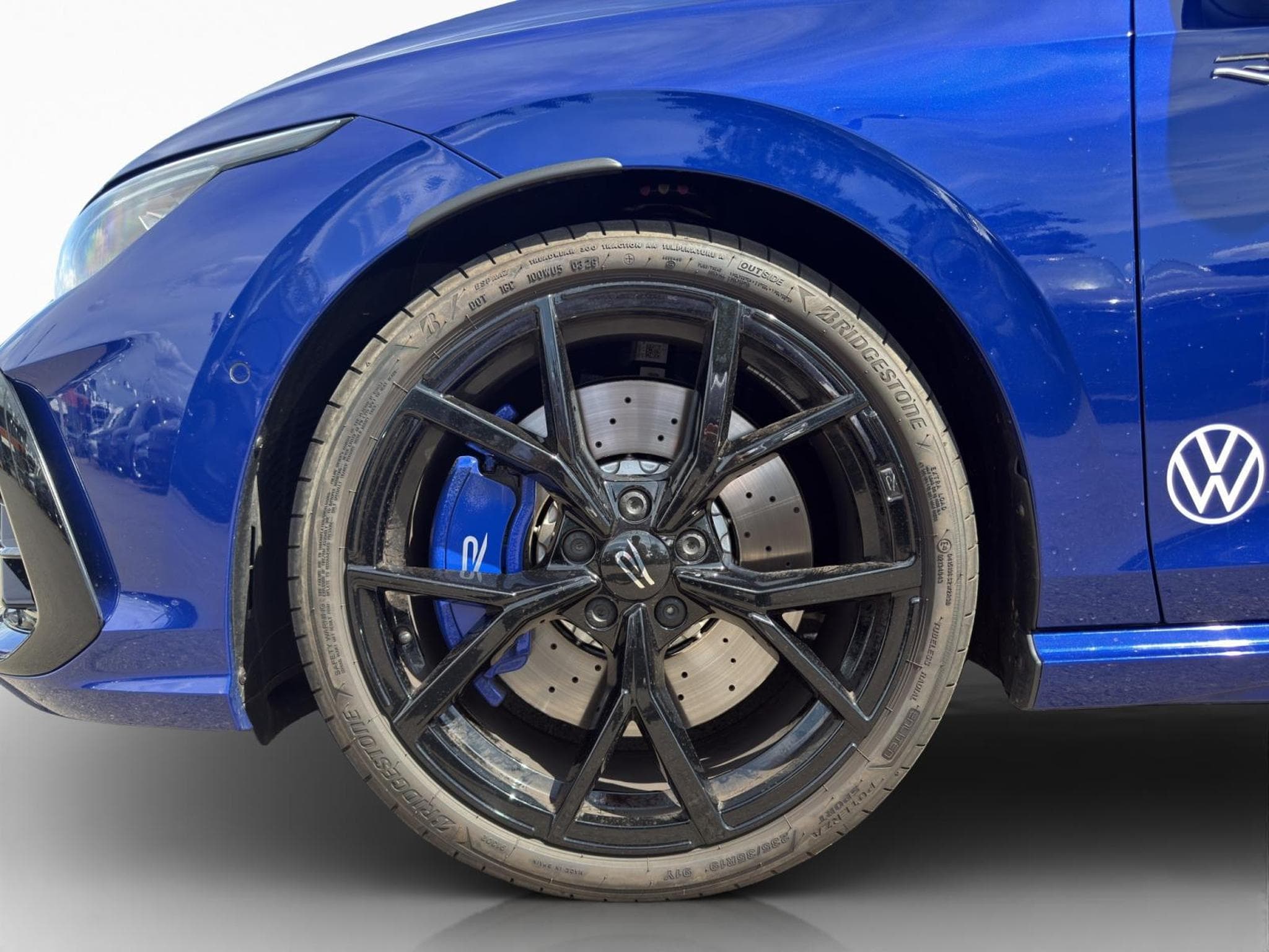 VW Golf R 4Motion (2026) - Photo 3