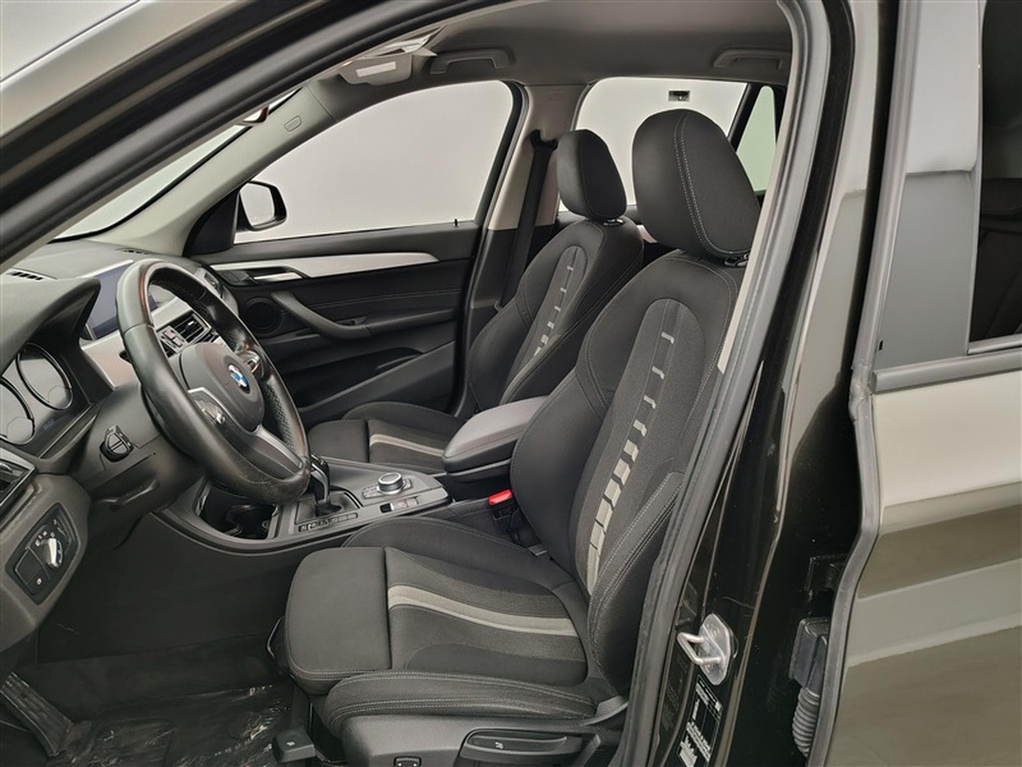 BMW X1 1.5i sDrive18 Facelift NAVI PRO/VOLANT M (2019) - Photo 7