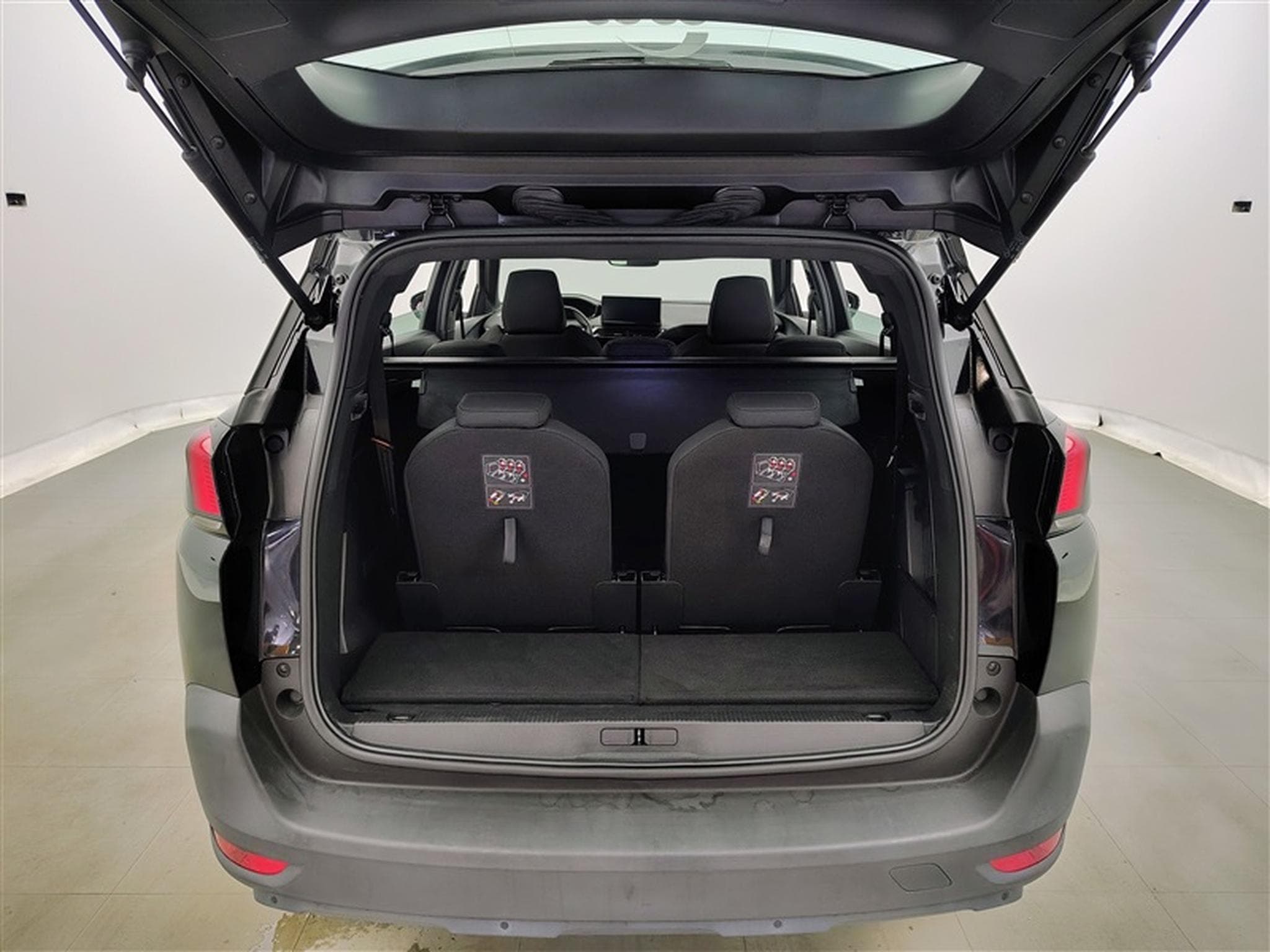 Peugeot 5008 1.2 PureTech 130cv EAT8 Active Pack 7pl. NAVI / FULL LED (2023) - Photo 14
