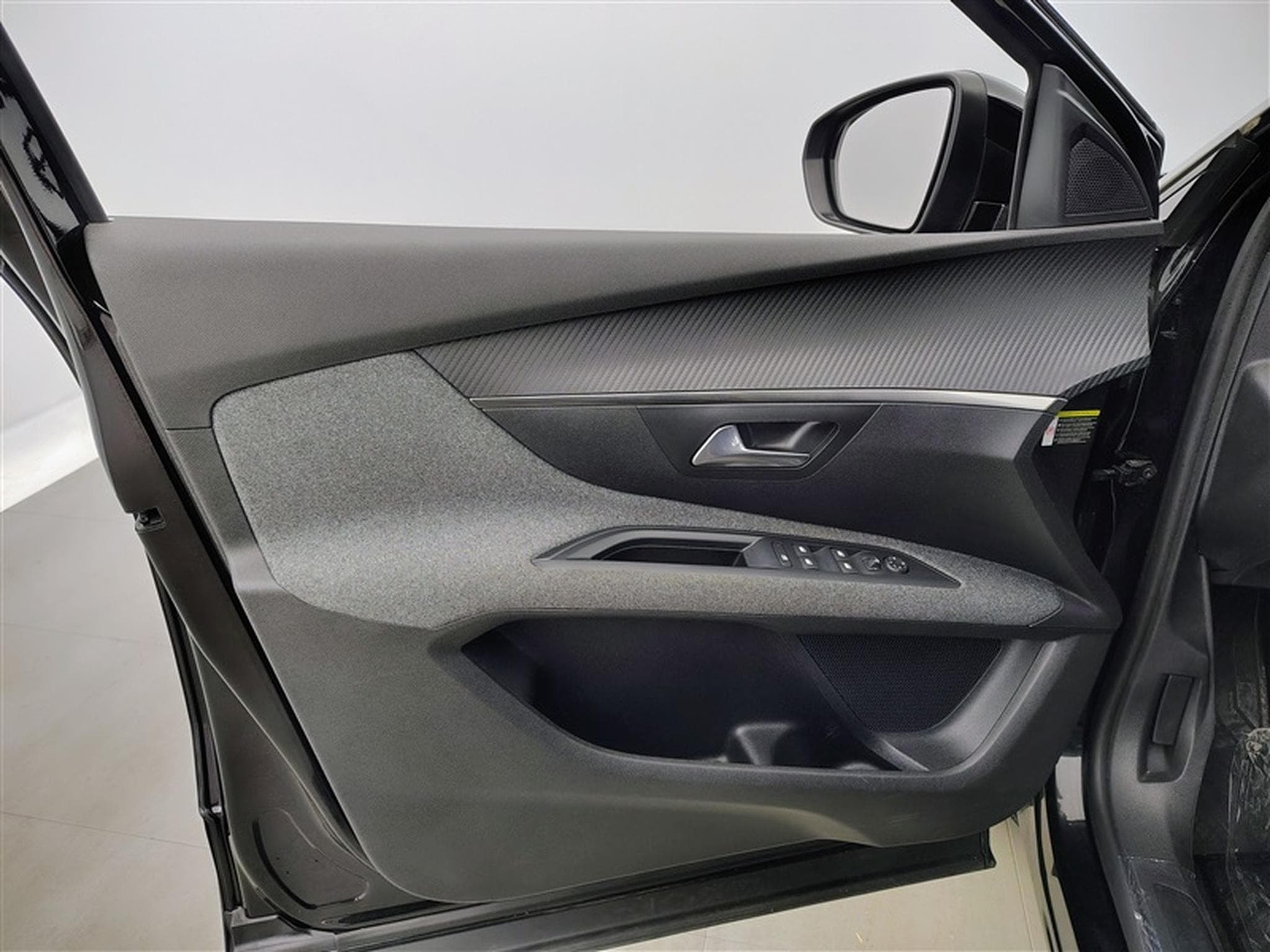 Peugeot 5008 1.2 PureTech 130cv EAT8 Active Pack 7pl. NAVI / FULL LED (2023) - Photo 17