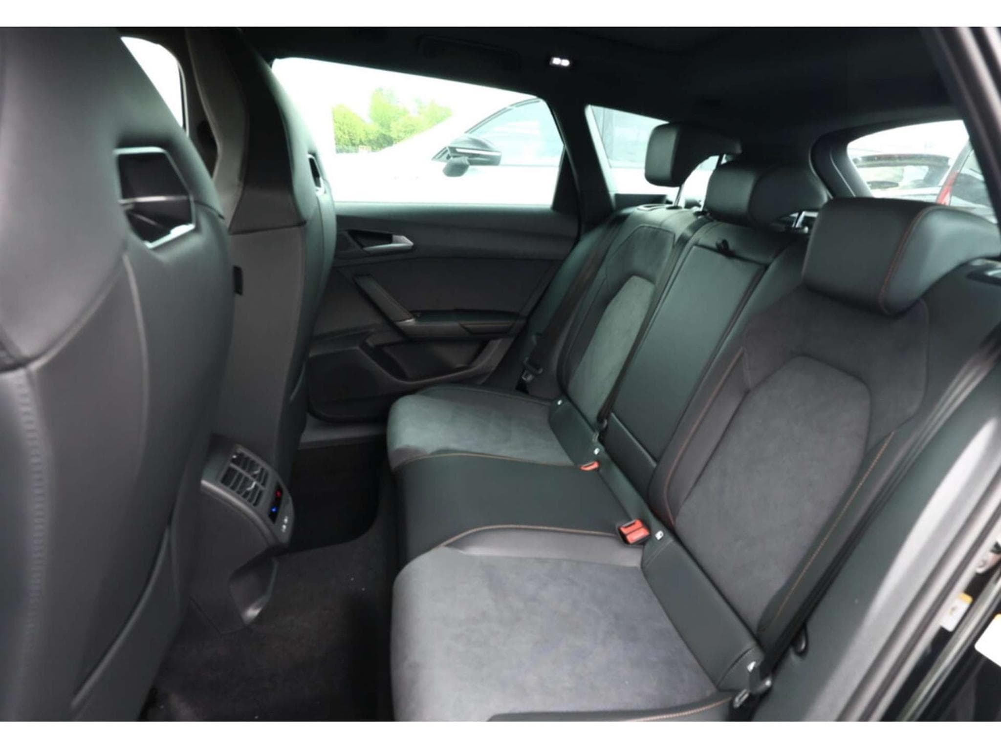 Cupra Leon Sportstourer 2.0 TSI 4Drive DSG VZ (2026) - Photo 10
