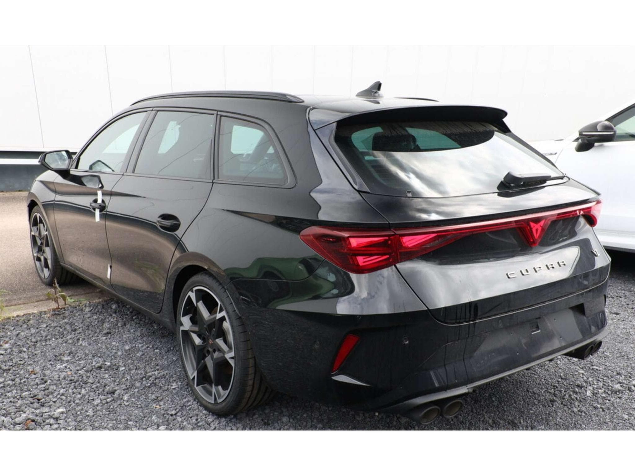 Cupra Leon Sportstourer 2.0 TSI 4Drive DSG VZ (2026) - Photo 4