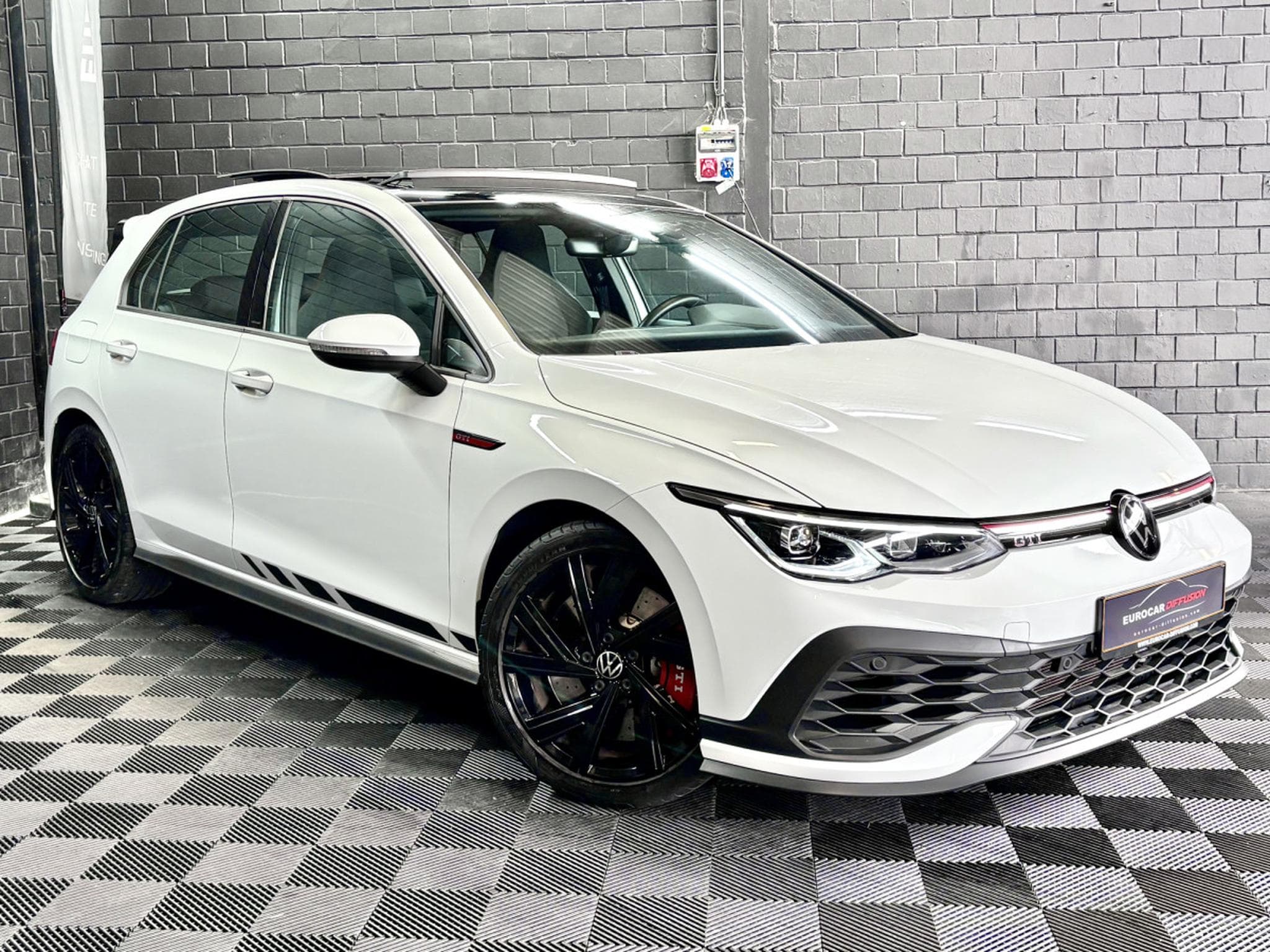 VW Golf GTI Clubsport 2.0 TSI 300CV DSG7 *Toit Ouvrant* *Sièges Chau (2022) - Photo 3