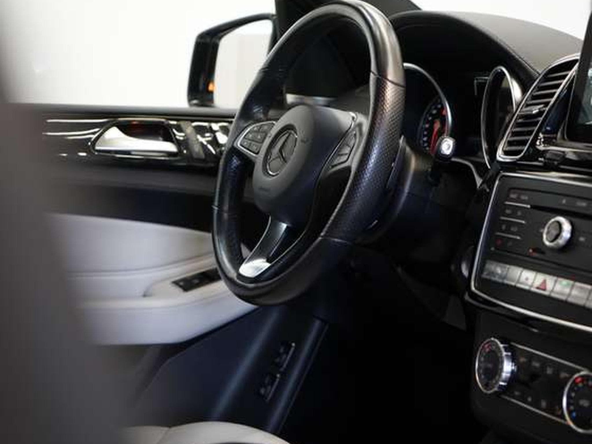 Mercedes GLE 350 d 4M 9G-Tr. AMG Line *Pano *Luft *HK * (2017) - Photo 9