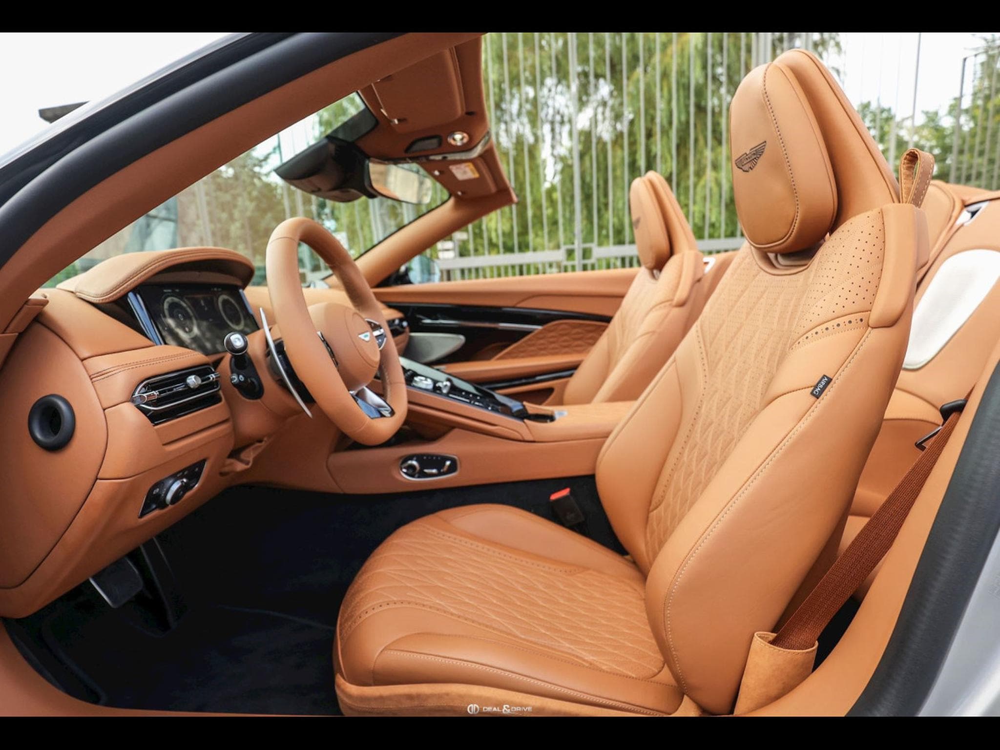 Aston-Martin DB12 VOLANTE 4.0 V8 680 CH - SPIRIT SILVER METALLIC - FULL PPF (2024) - Photo 10