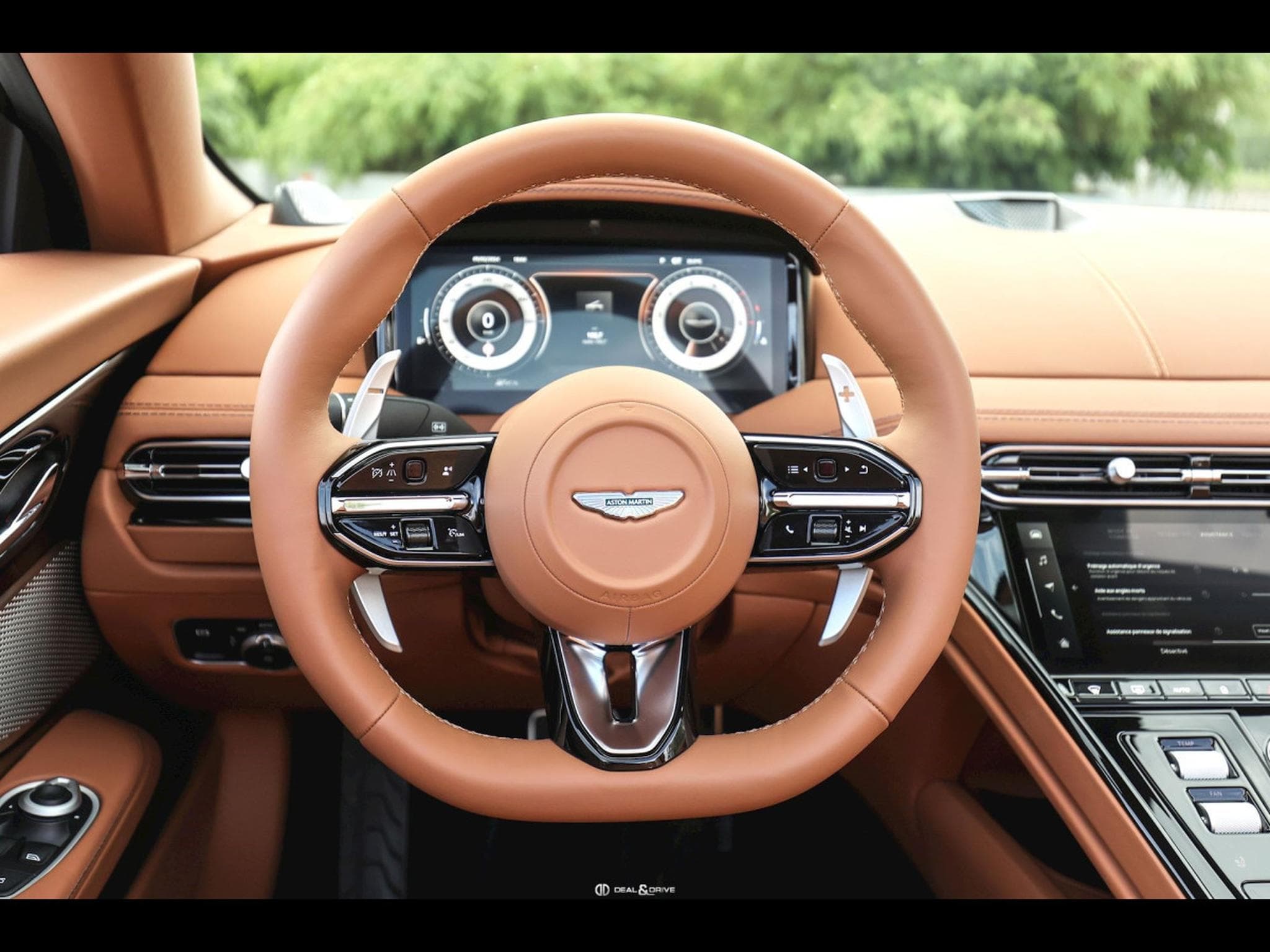 Aston-Martin DB12 VOLANTE 4.0 V8 680 CH - SPIRIT SILVER METALLIC - FULL PPF (2024) - Photo 11