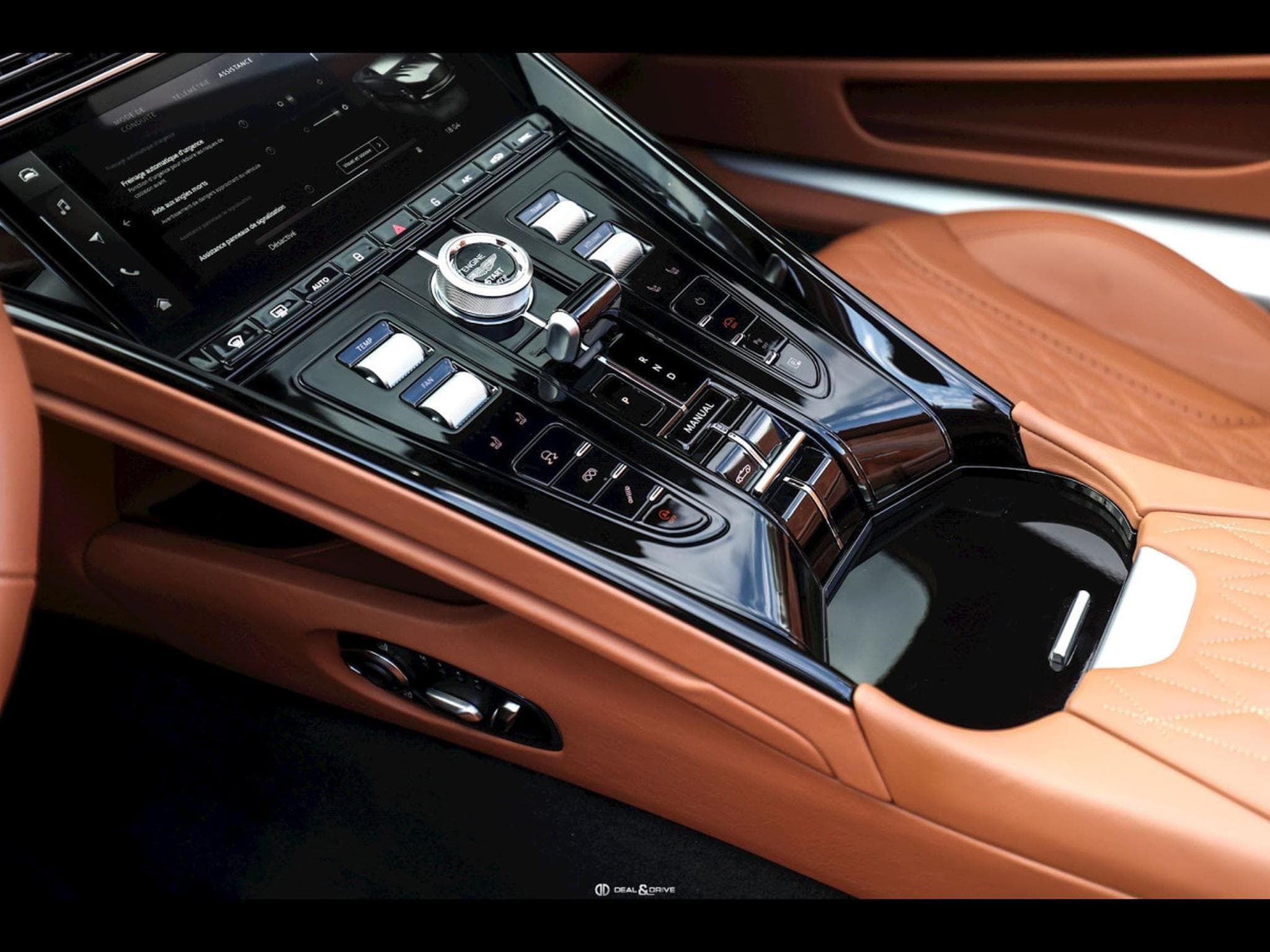 Aston-Martin DB12 VOLANTE 4.0 V8 680 CH - SPIRIT SILVER METALLIC - FULL PPF (2024) - Photo 14