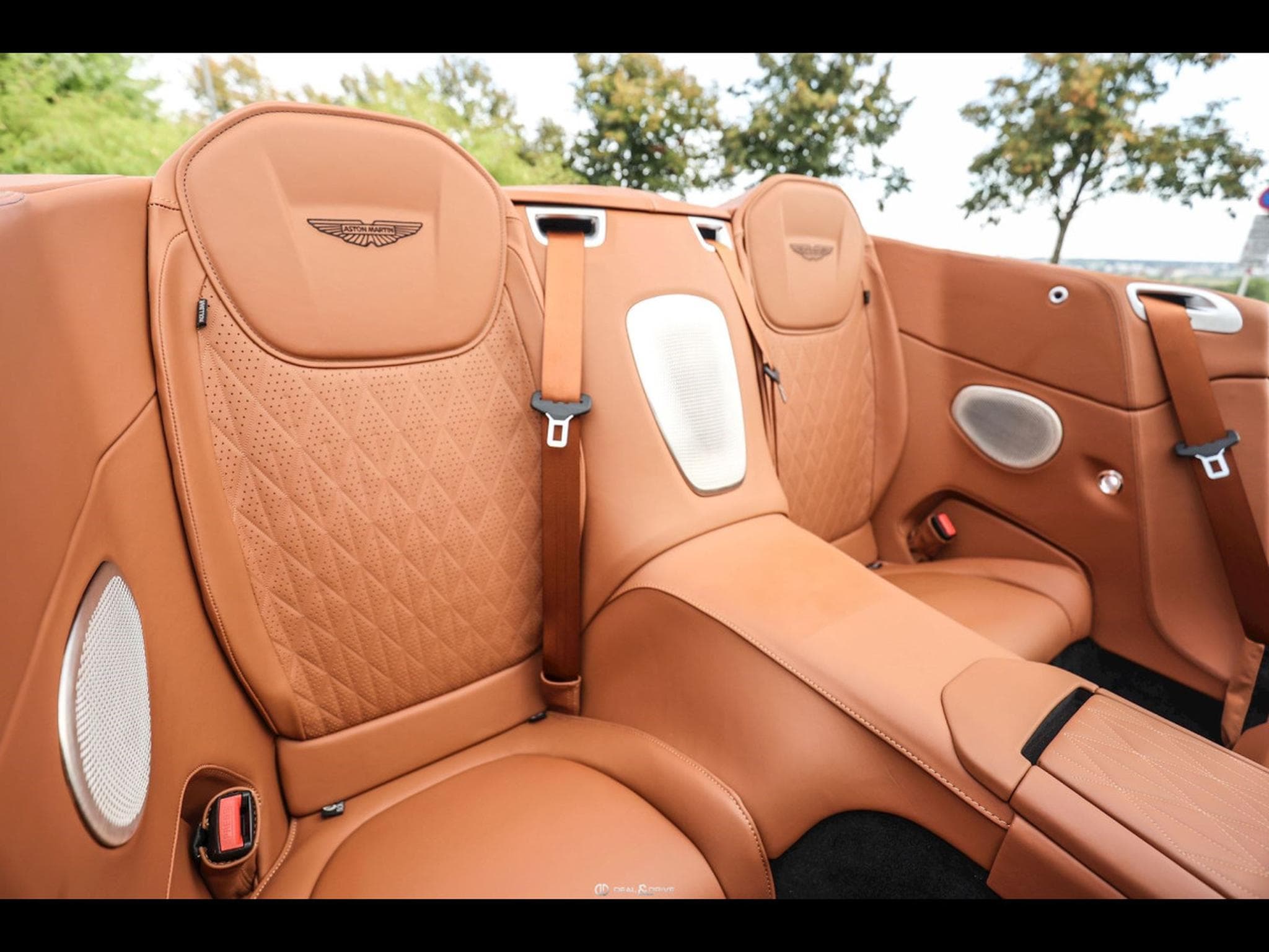 Aston-Martin DB12 VOLANTE 4.0 V8 680 CH - SPIRIT SILVER METALLIC - FULL PPF (2024) - Photo 16