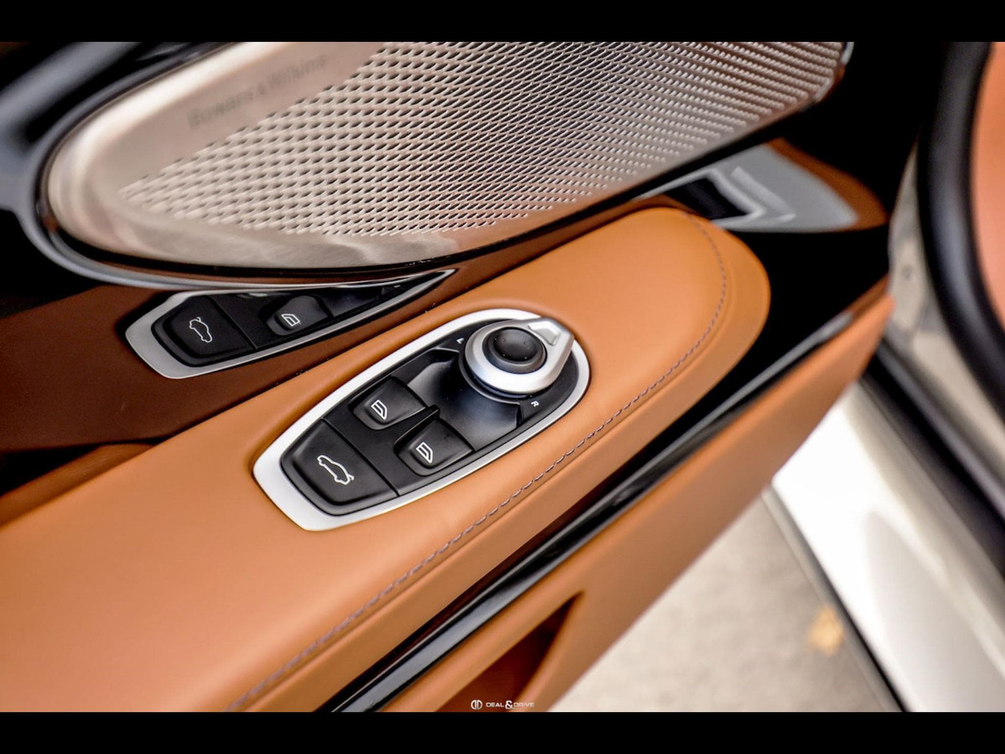 Aston-Martin DB12 VOLANTE 4.0 V8 680 CH - SPIRIT SILVER METALLIC - FULL PPF (2024) - Photo 18