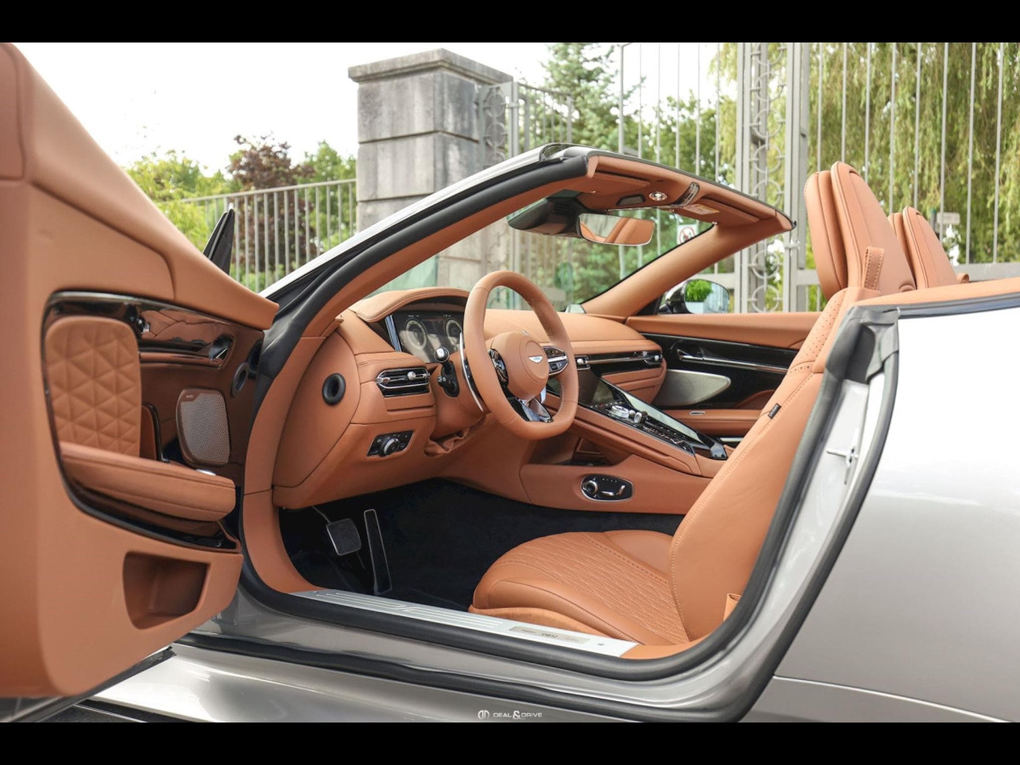 Aston-Martin DB12 VOLANTE 4.0 V8 680 CH - SPIRIT SILVER METALLIC - FULL PPF (2024) - Photo 20