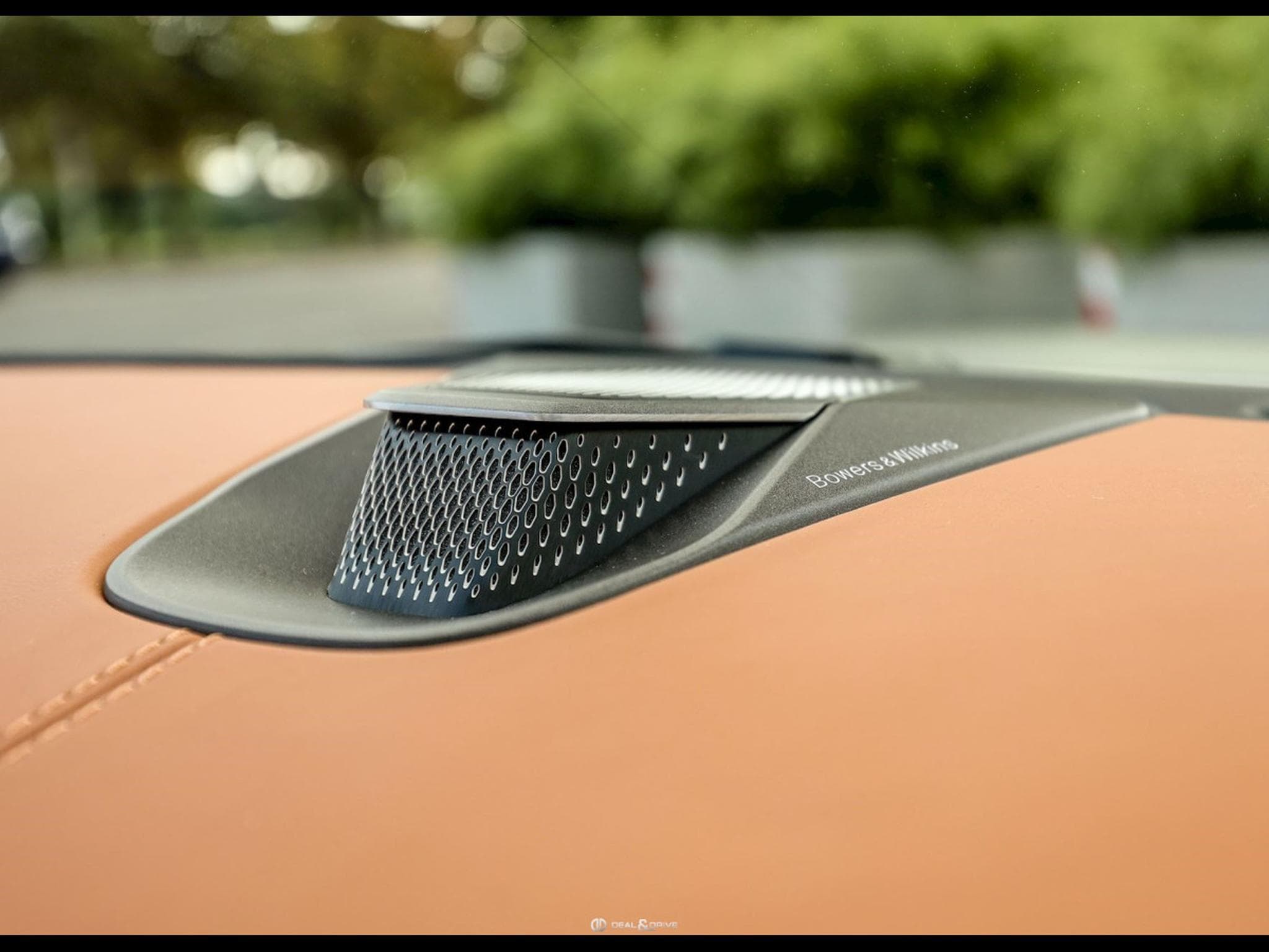 Aston-Martin DB12 VOLANTE 4.0 V8 680 CH - SPIRIT SILVER METALLIC - FULL PPF (2024) - Photo 22