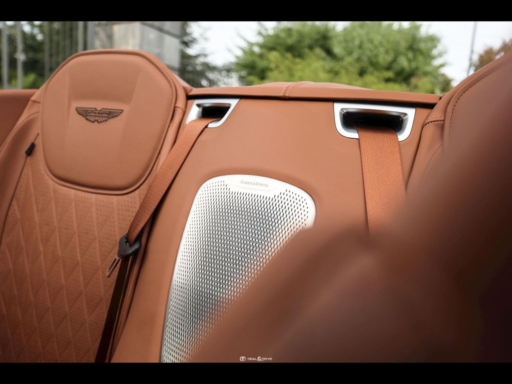 Aston-Martin DB12 VOLANTE 4.0 V8 680 CH - SPIRIT SILVER METALLIC - FULL PPF (2024) - Photo 23