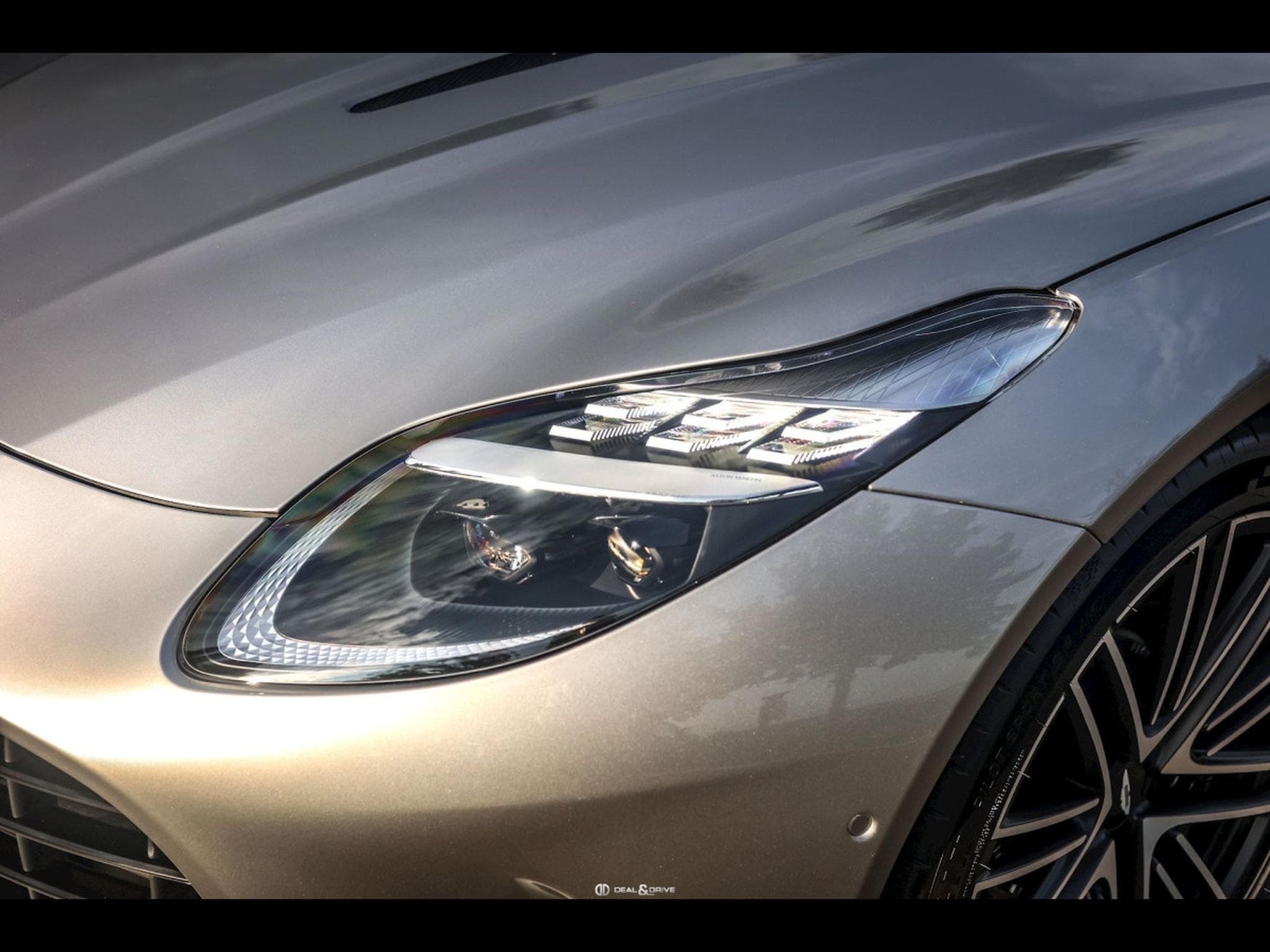 Aston-Martin DB12 VOLANTE 4.0 V8 680 CH - SPIRIT SILVER METALLIC - FULL PPF (2024) - Photo 24