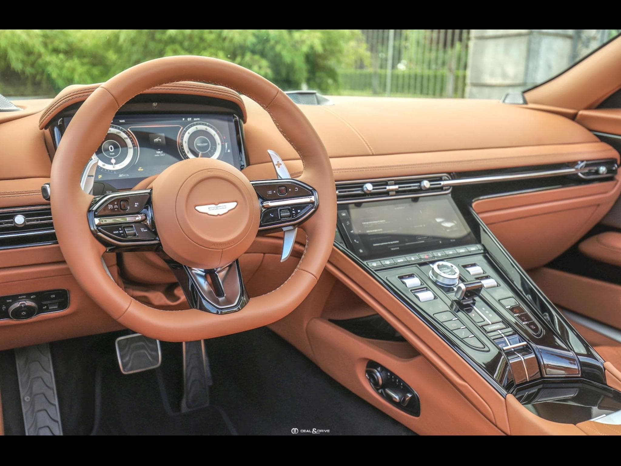 Aston-Martin DB12 VOLANTE 4.0 V8 680 CH - SPIRIT SILVER METALLIC - FULL PPF (2024) - Photo 9