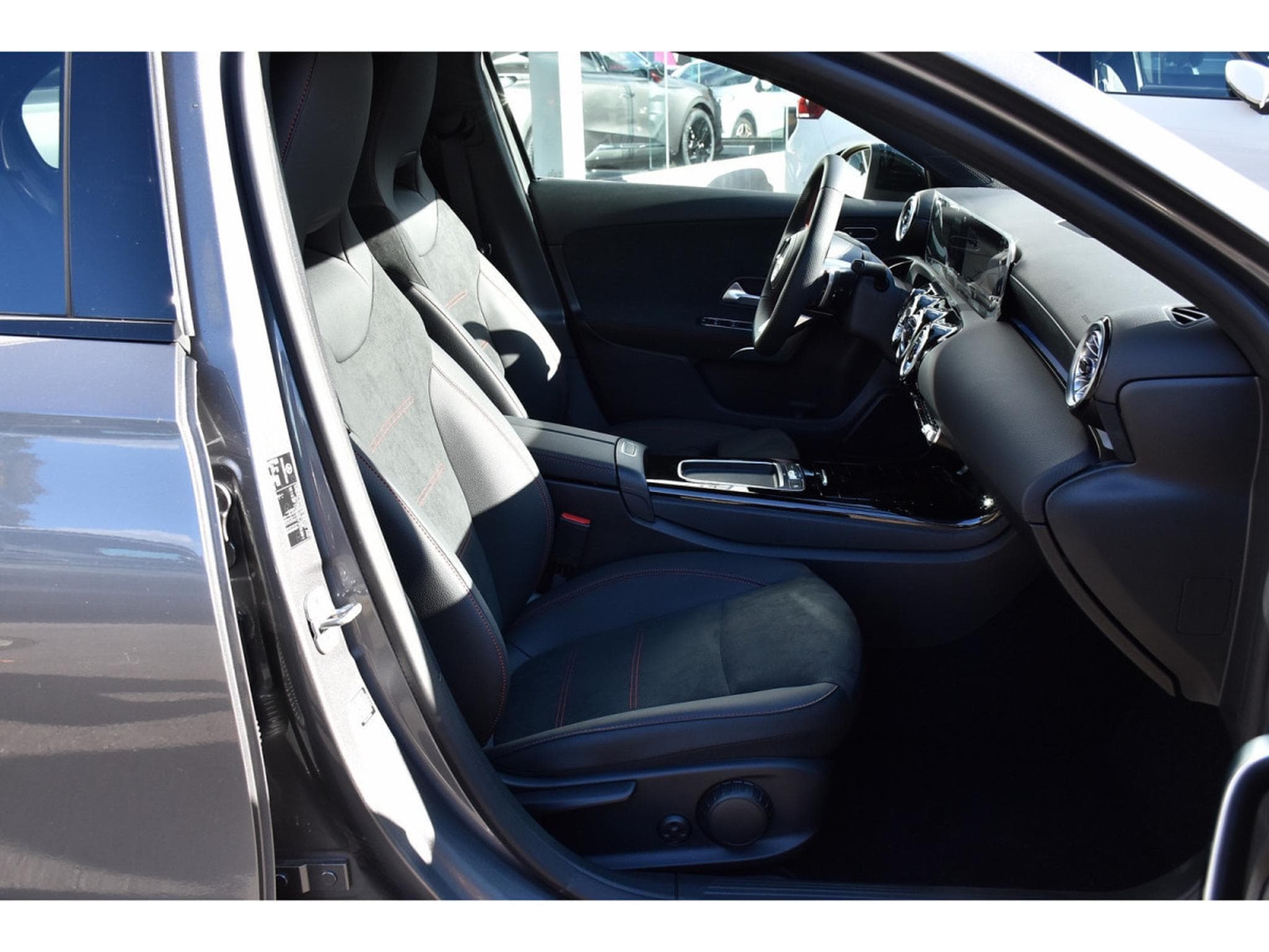 Mercedes A 200 d AMG Line 8G-DCT REGUL GPS CAM PARK APPLE CARPLAY NEUVE (2025) - Photo 7