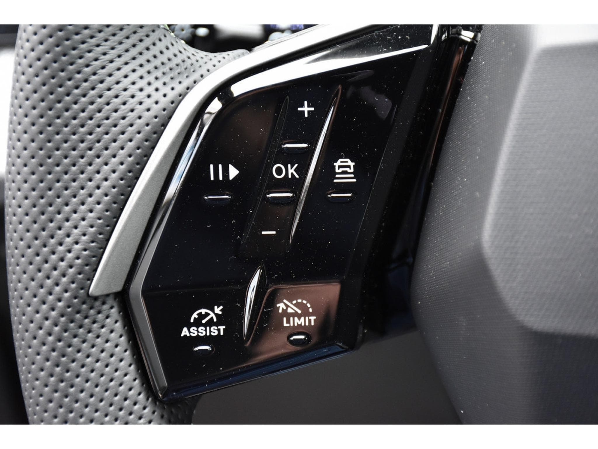 Peugeot 5008 GT Hybrid 145 e-DCS6 7 Pl. ACC CAM NEUF (2026) - Photo 15