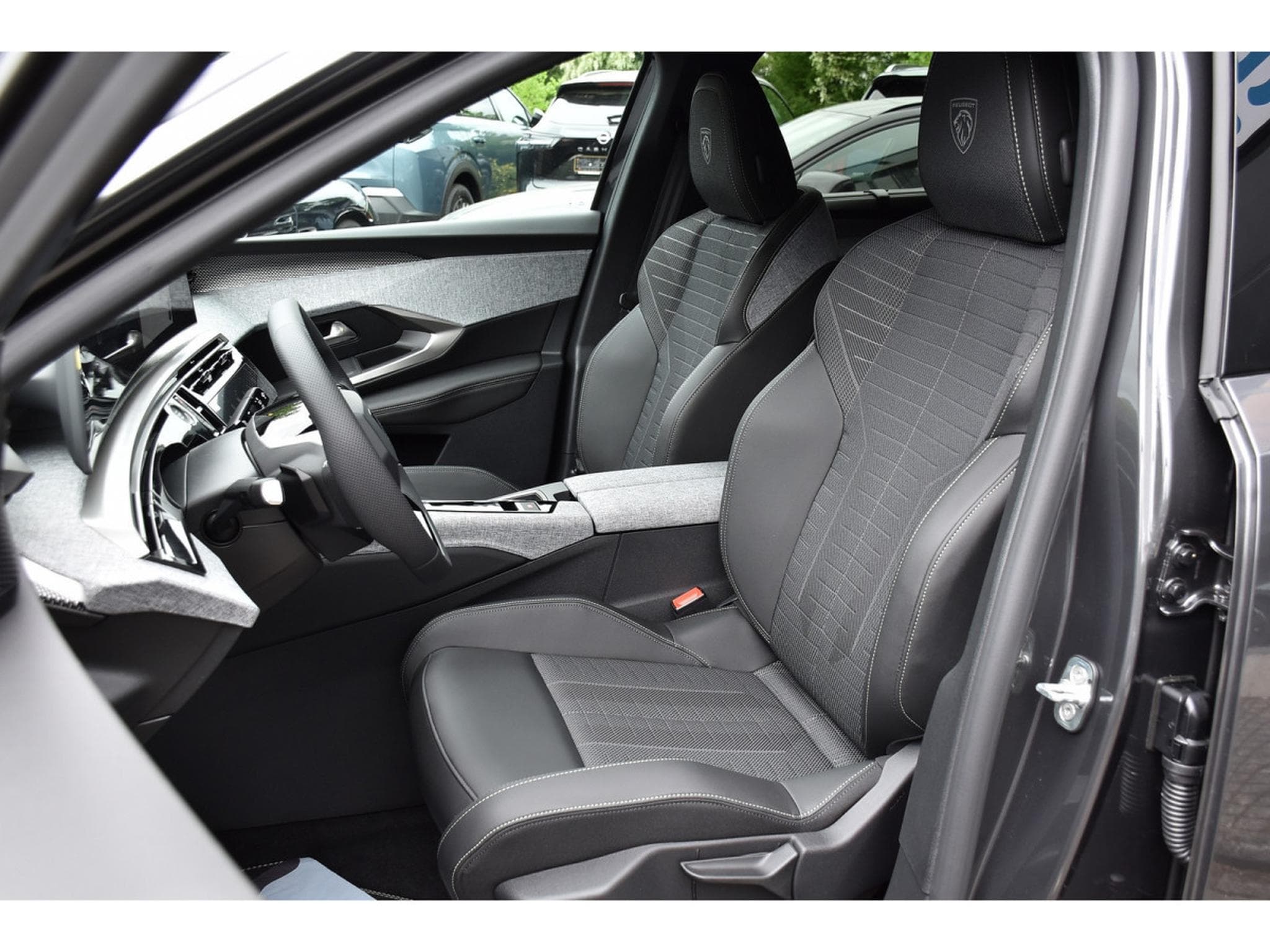Peugeot 5008 GT Hybrid 145 e-DCS6 7 Pl. ACC CAM NEUF (2026) - Photo 6