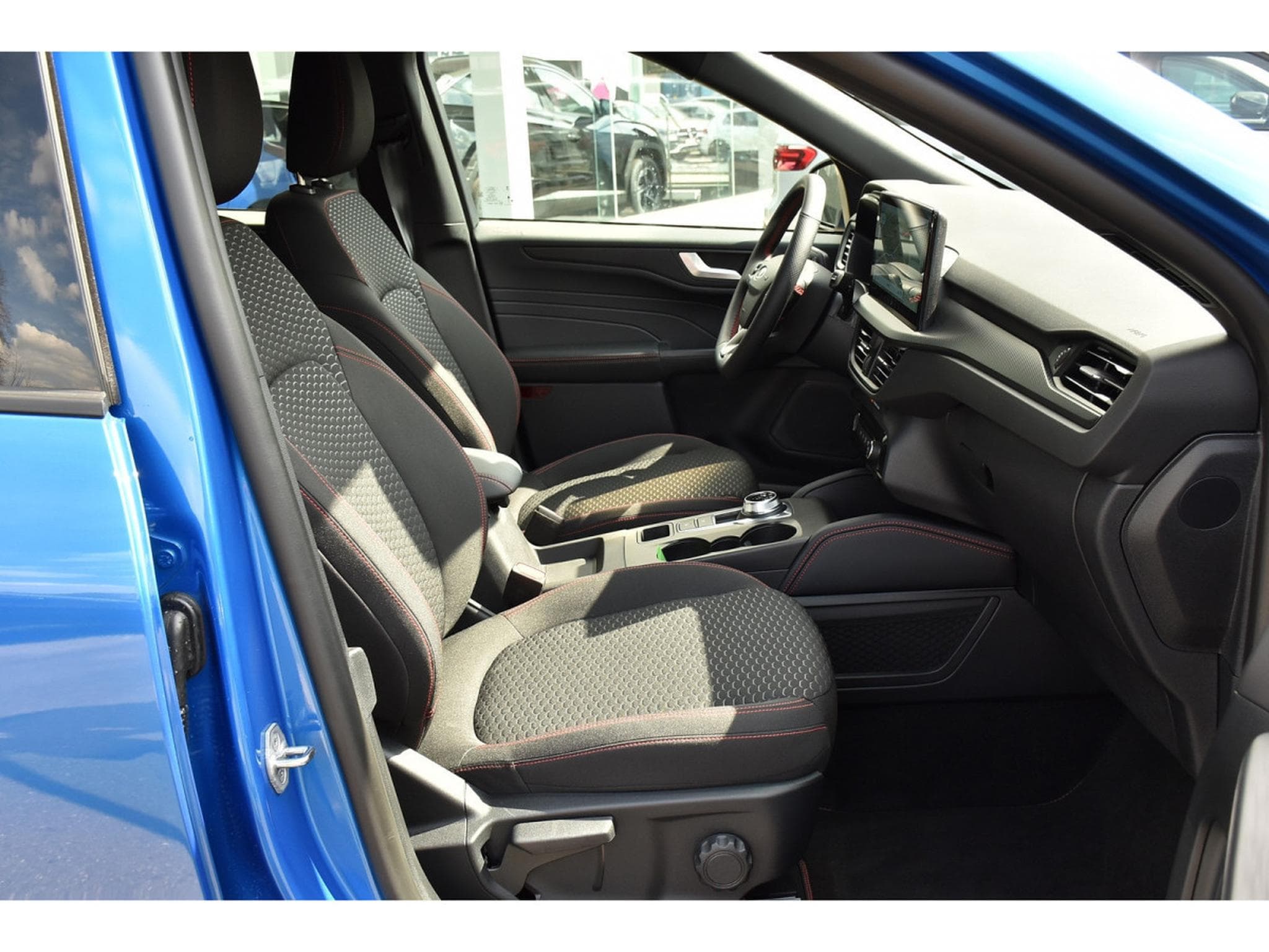 Ford Kuga 1.5 EcoBoost ST-Line Auto. PACK HIVER GPS LANE CAM NEUF (2025) - Photo 7