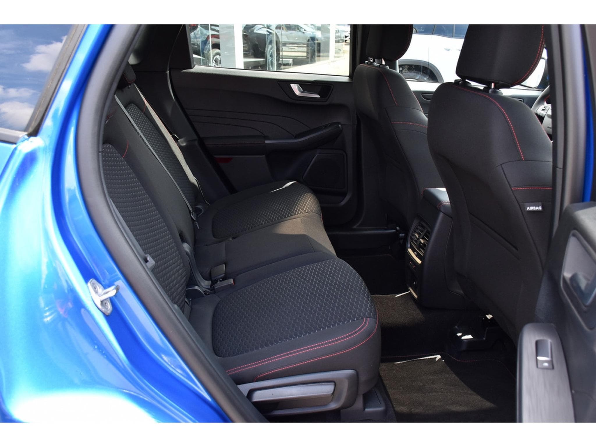 Ford Kuga 1.5 EcoBoost ST-Line Auto. PACK HIVER GPS LANE CAM NEUF (2025) - Photo 8