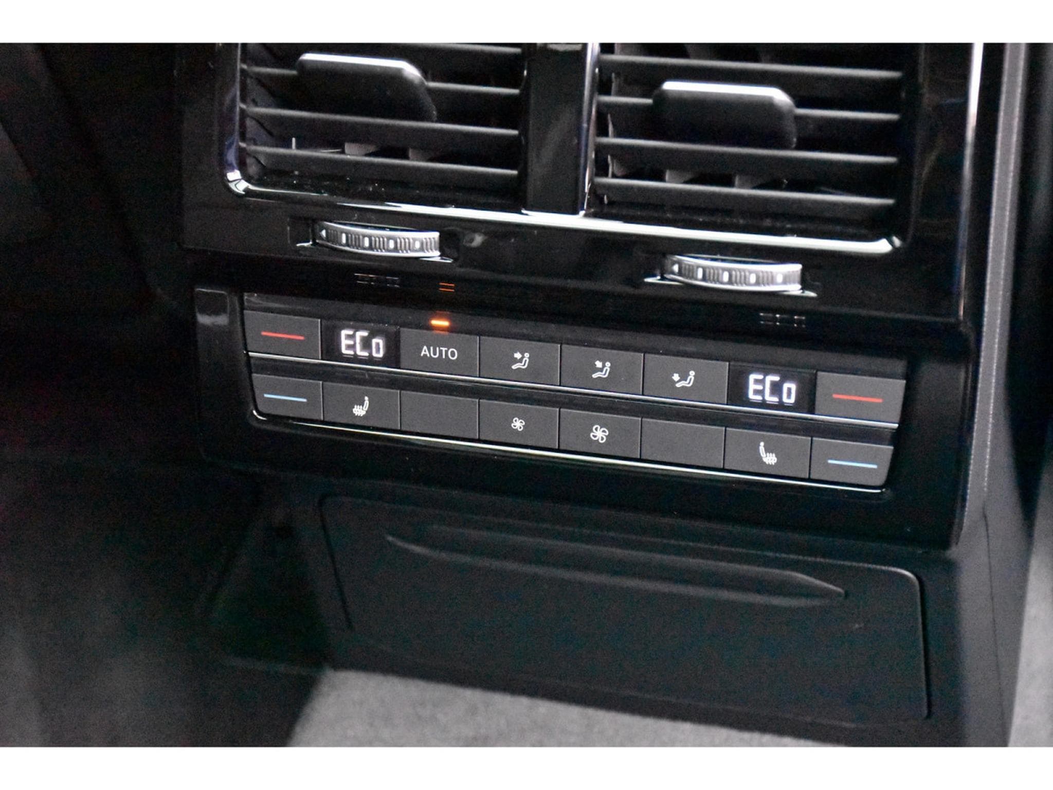 VW Touareg 3.0 TDI 4Motion R-Line Tip. SUSP PNEU PANO CUIR MEMO CHFF AD (2026) - Photo 16