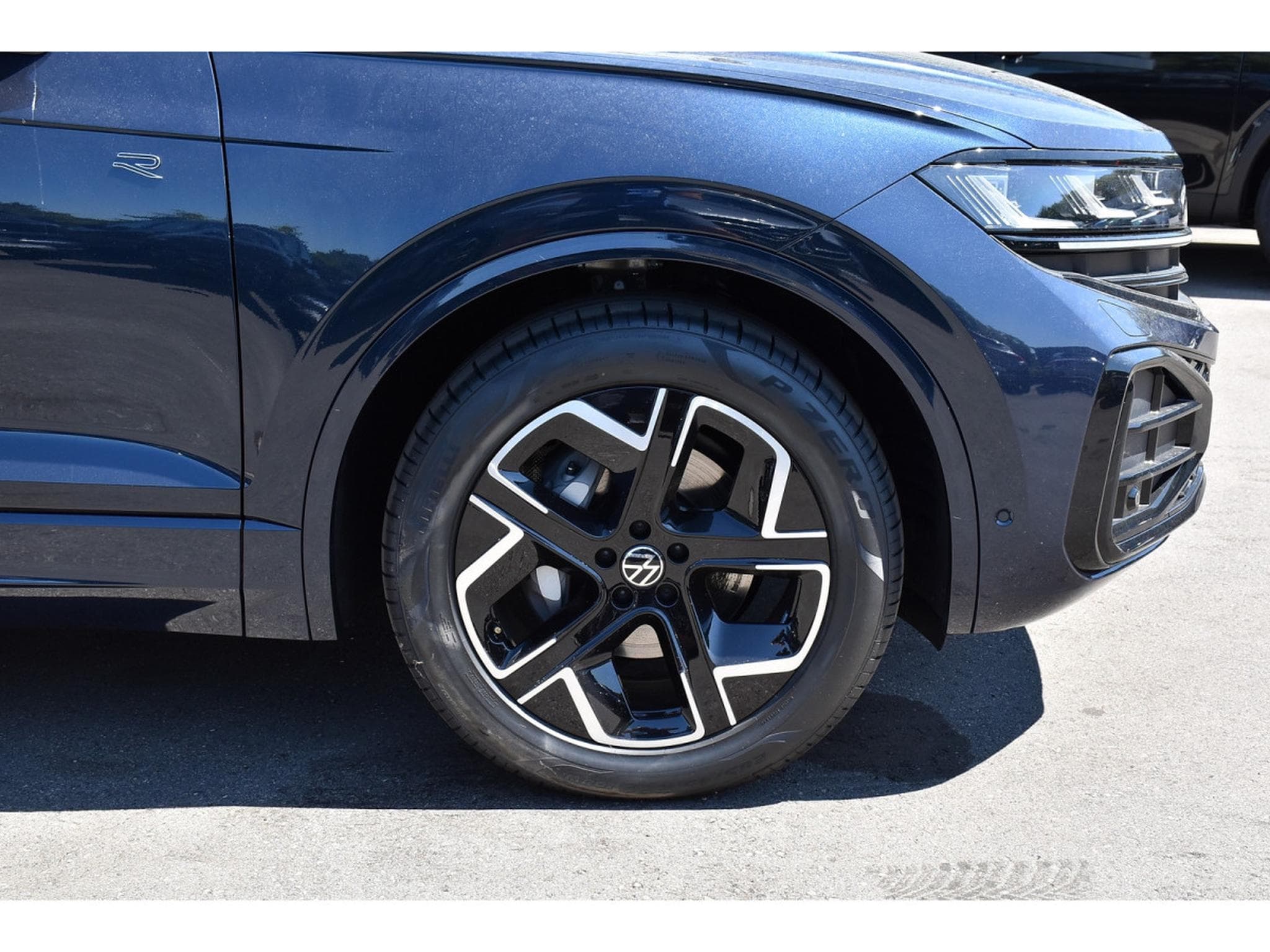 VW Touareg 3.0 TDI 4Motion R-Line Tip. SUSP PNEU PANO CUIR MEMO CHFF AD (2026) - Photo 5