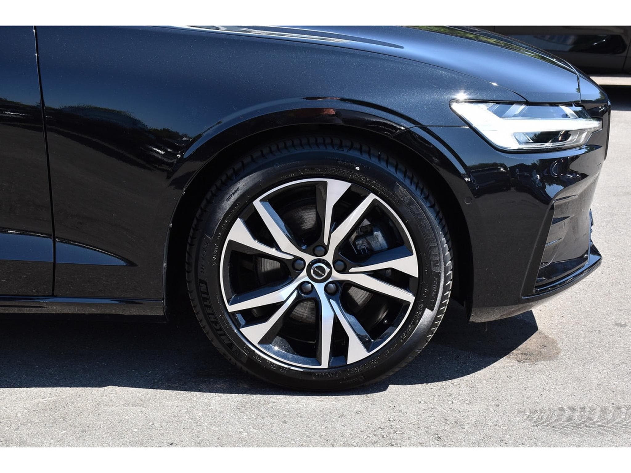 Volvo V60 2.0 B4 Plus Dark Geartronic PANO CUIR MEMO CAM360 HARMAN 1°M (2025) - Photo 5
