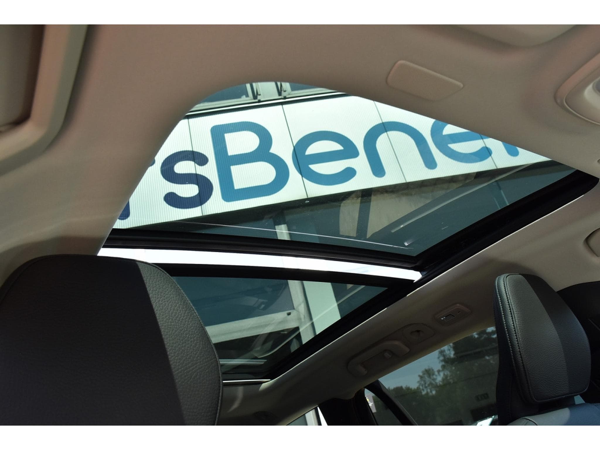 Volvo V60 2.0 B4 Plus Dark Geartronic PANO CUIR MEMO CAM360 HARMAN 1°M (2025) - Photo 9