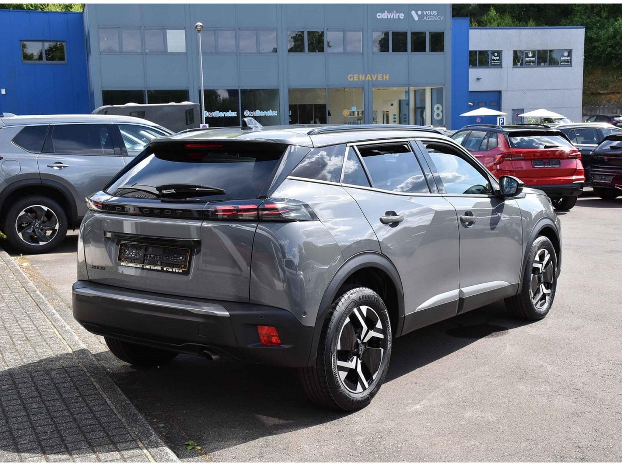 Peugeot 2008 1.2 PureTech Allure ACC GPS LANE SIDE REGUL CAM 360 1° MAIN (2025) - Photo 4
