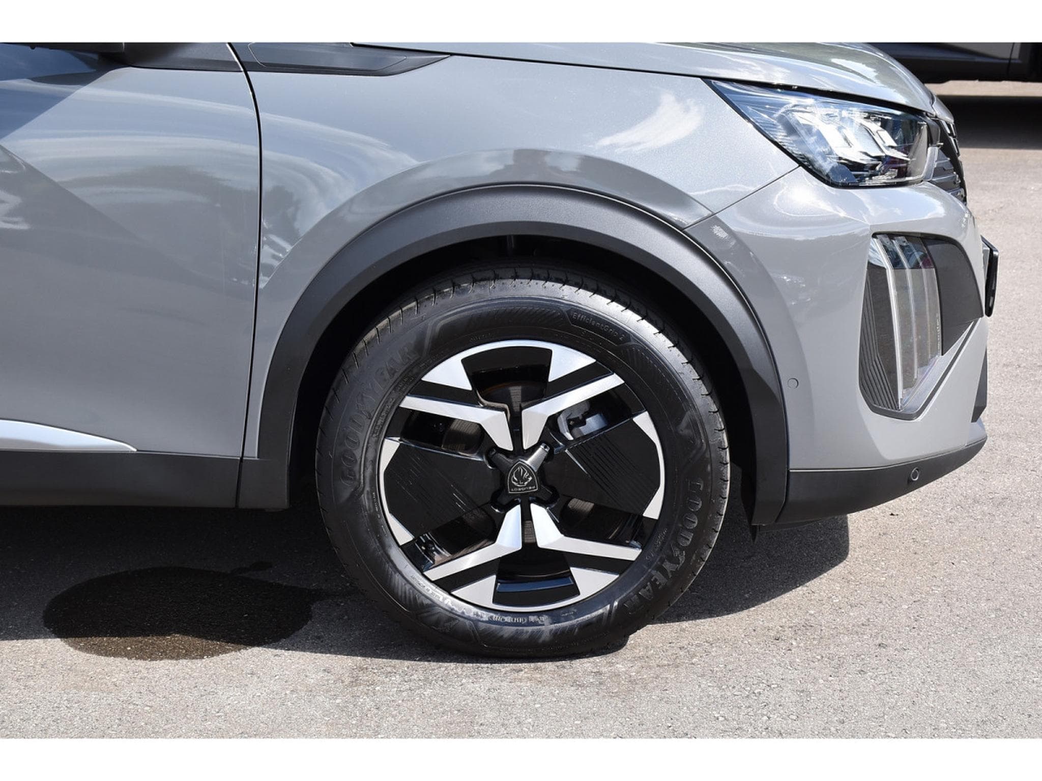 Peugeot 2008 1.2 PureTech Allure ACC GPS LANE SIDE REGUL CAM 360 1° MAIN (2025) - Photo 5