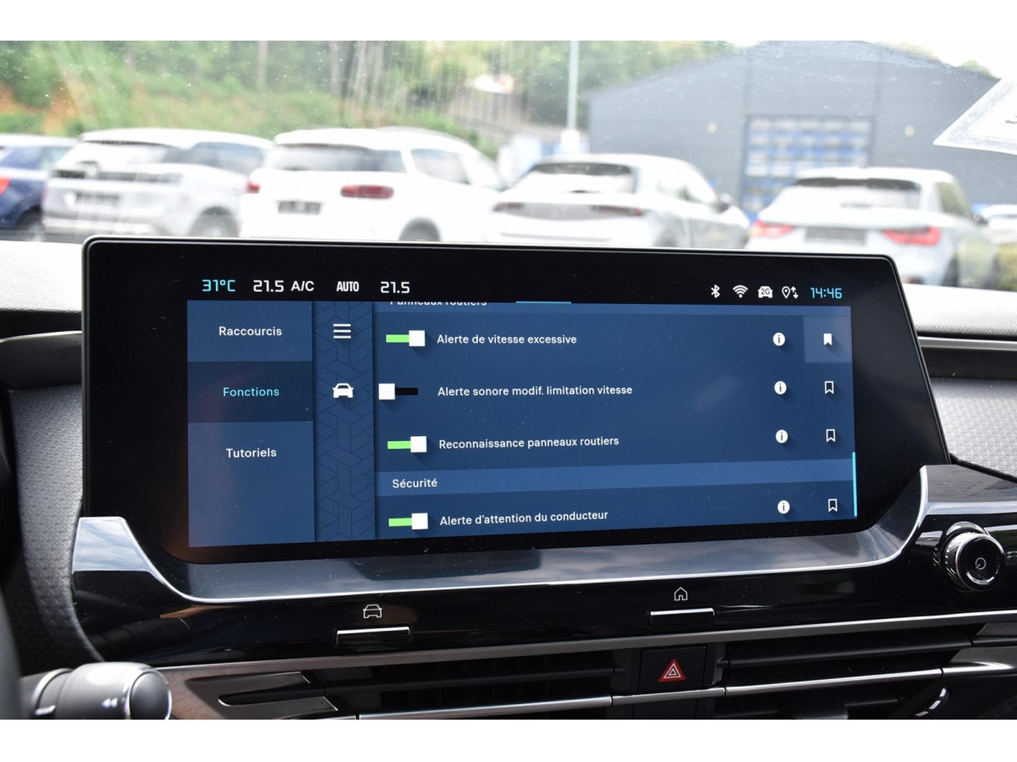 Citroën C5 X 1.2 PureTech PLUS EAT8 CUIR ACC LANE HUD CAM 1° MAIN (2024) - Photo 17