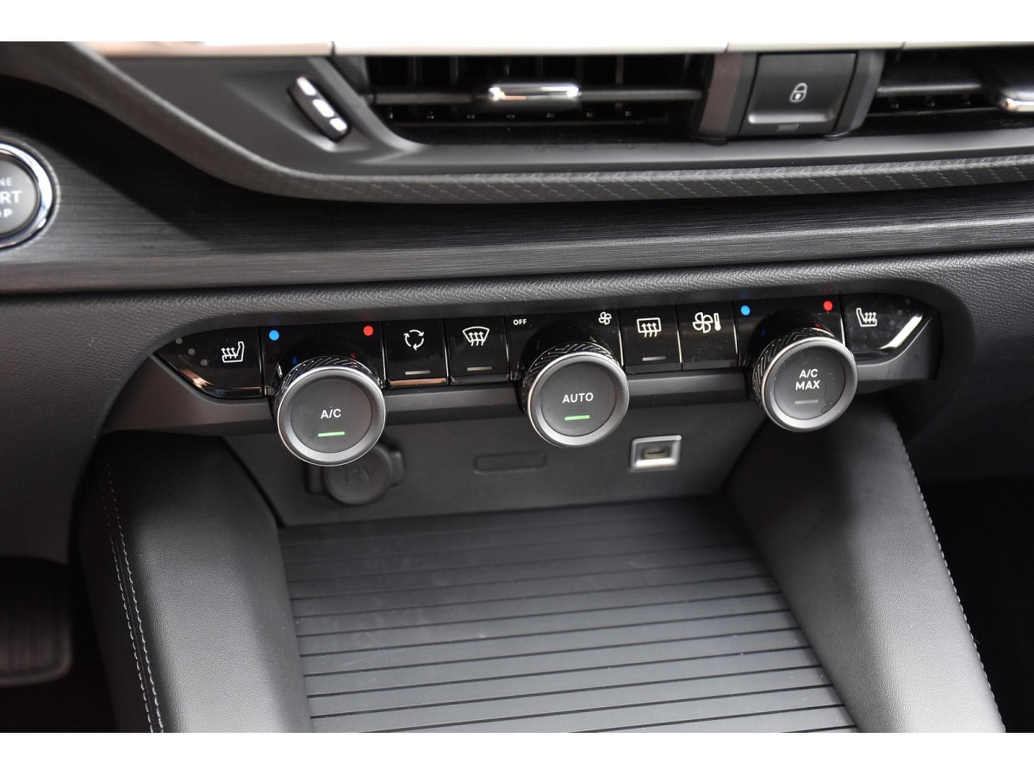 Citroën C5 X 1.2 PureTech PLUS EAT8 CUIR ACC LANE HUD CAM 1° MAIN (2024) - Photo 20