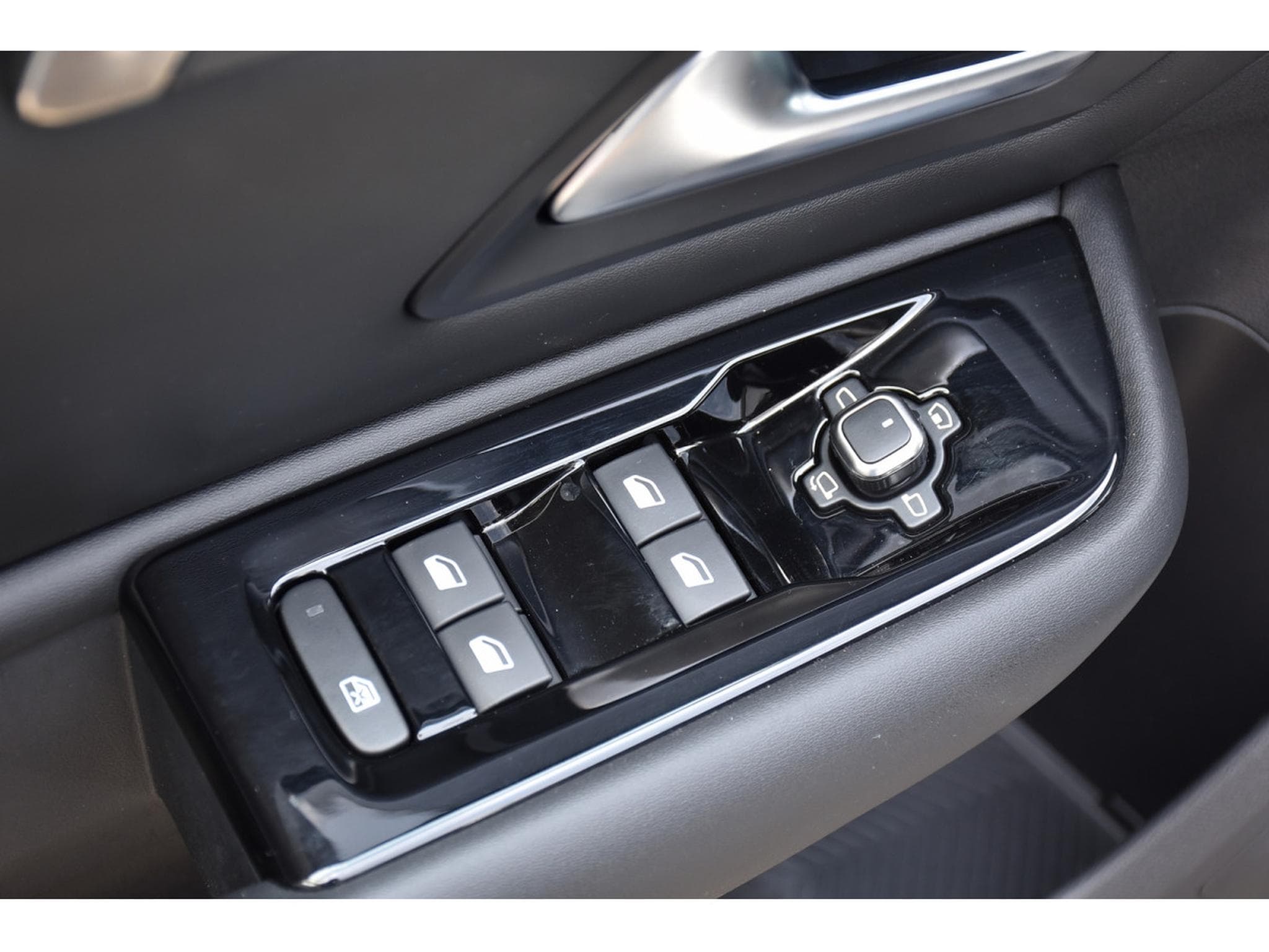 Citroën C5 X 1.2 PureTech PLUS EAT8 CUIR ACC LANE HUD CAM 1° MAIN (2024) - Photo 23