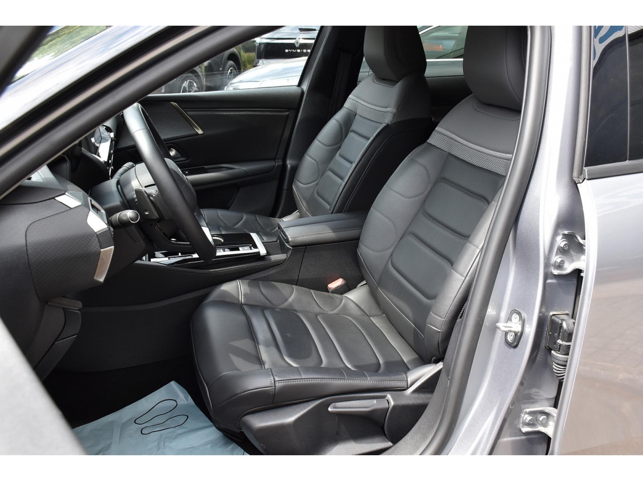 Citroën C5 X 1.2 PureTech PLUS EAT8 CUIR ACC LANE HUD CAM 1° MAIN (2024) - Photo 6