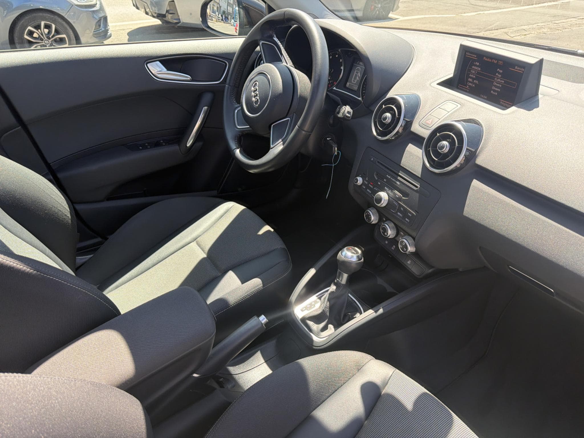 Audi A1 1.4 TFSI 122CV STRONIC (2012) - Photo 10