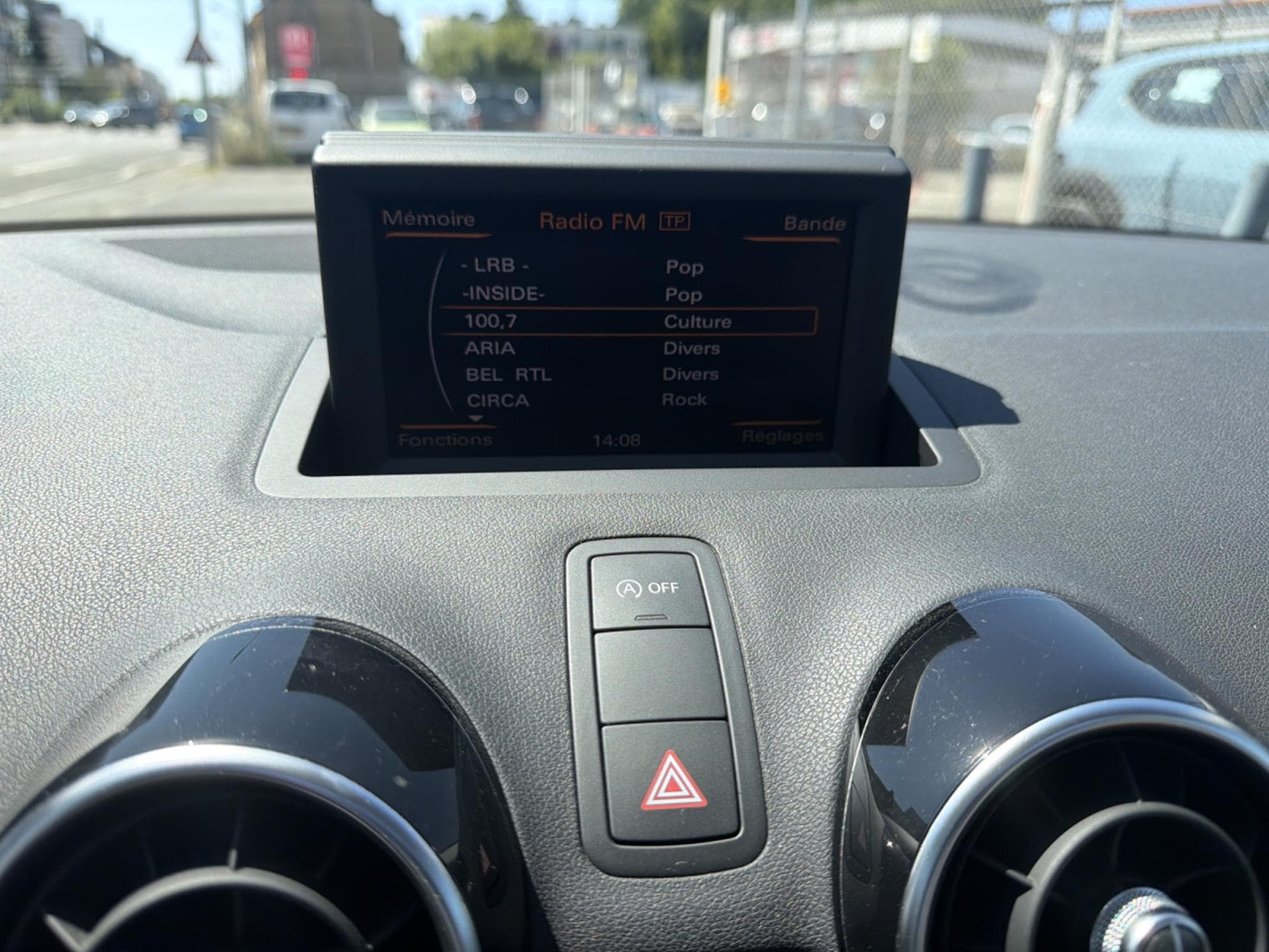 Audi A1 1.4 TFSI 122CV STRONIC (2012) - Photo 16