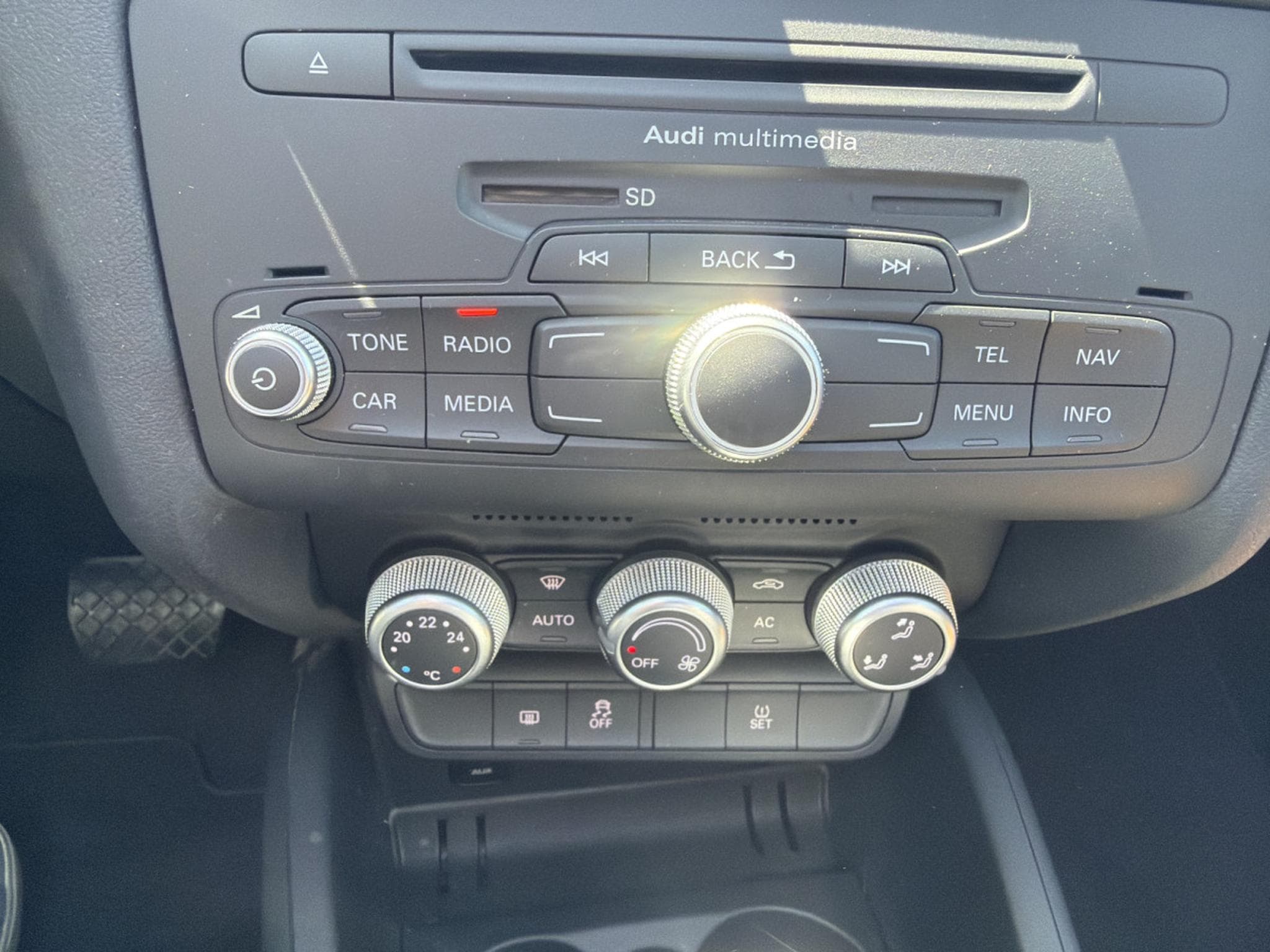 Audi A1 1.4 TFSI 122CV STRONIC (2012) - Photo 17