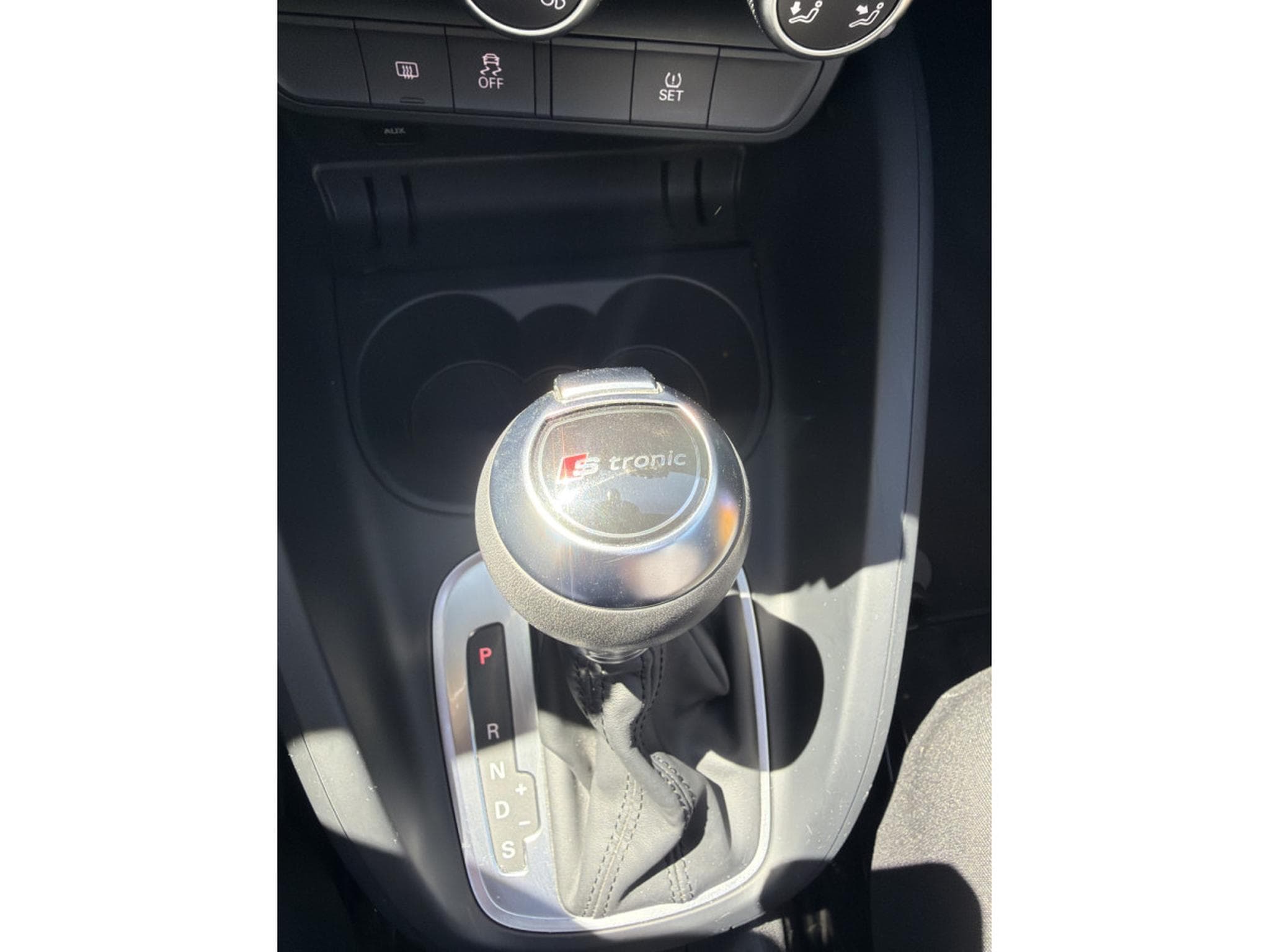 Audi A1 1.4 TFSI 122CV STRONIC (2012) - Photo 18