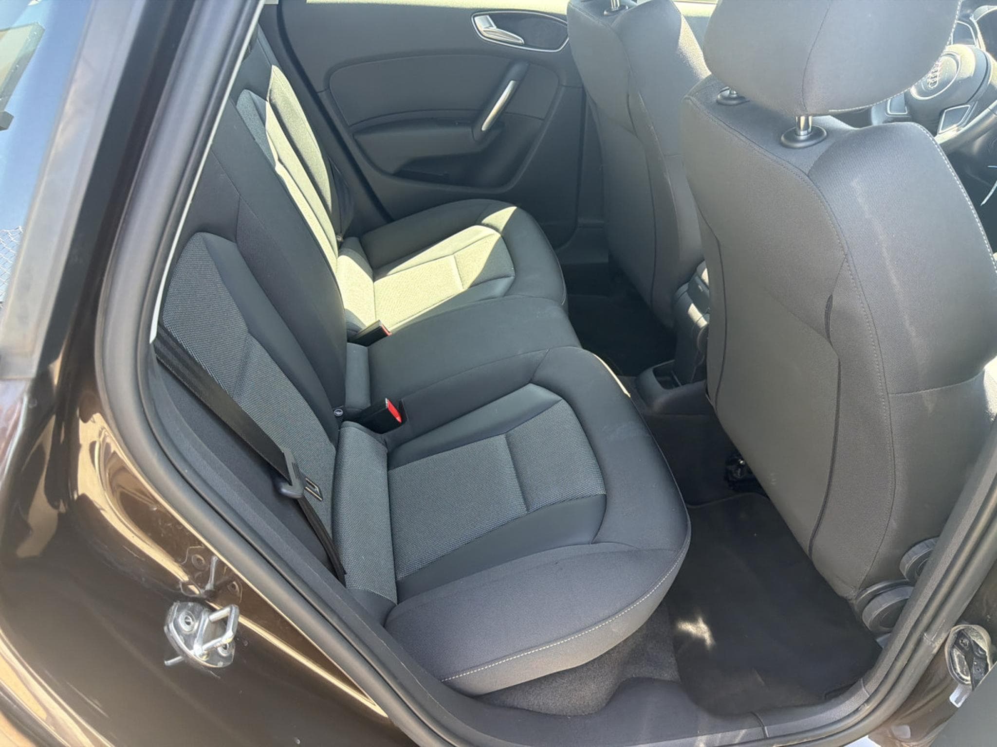 Audi A1 1.4 TFSI 122CV STRONIC (2012) - Photo 8