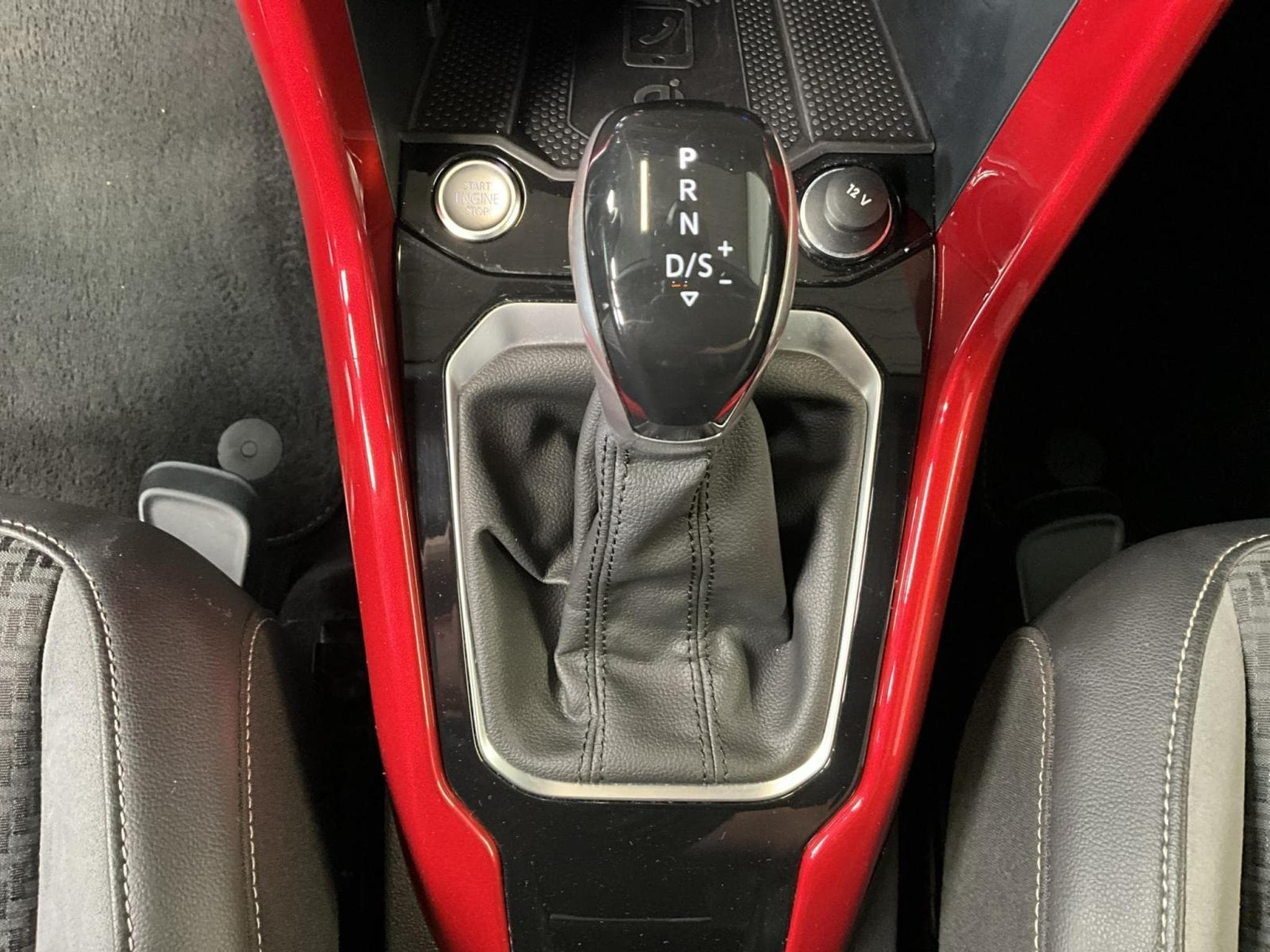 VW T-Roc R-Line+DSG+LED+BEATS+BlackStyle+keyless (2023) - Photo 12
