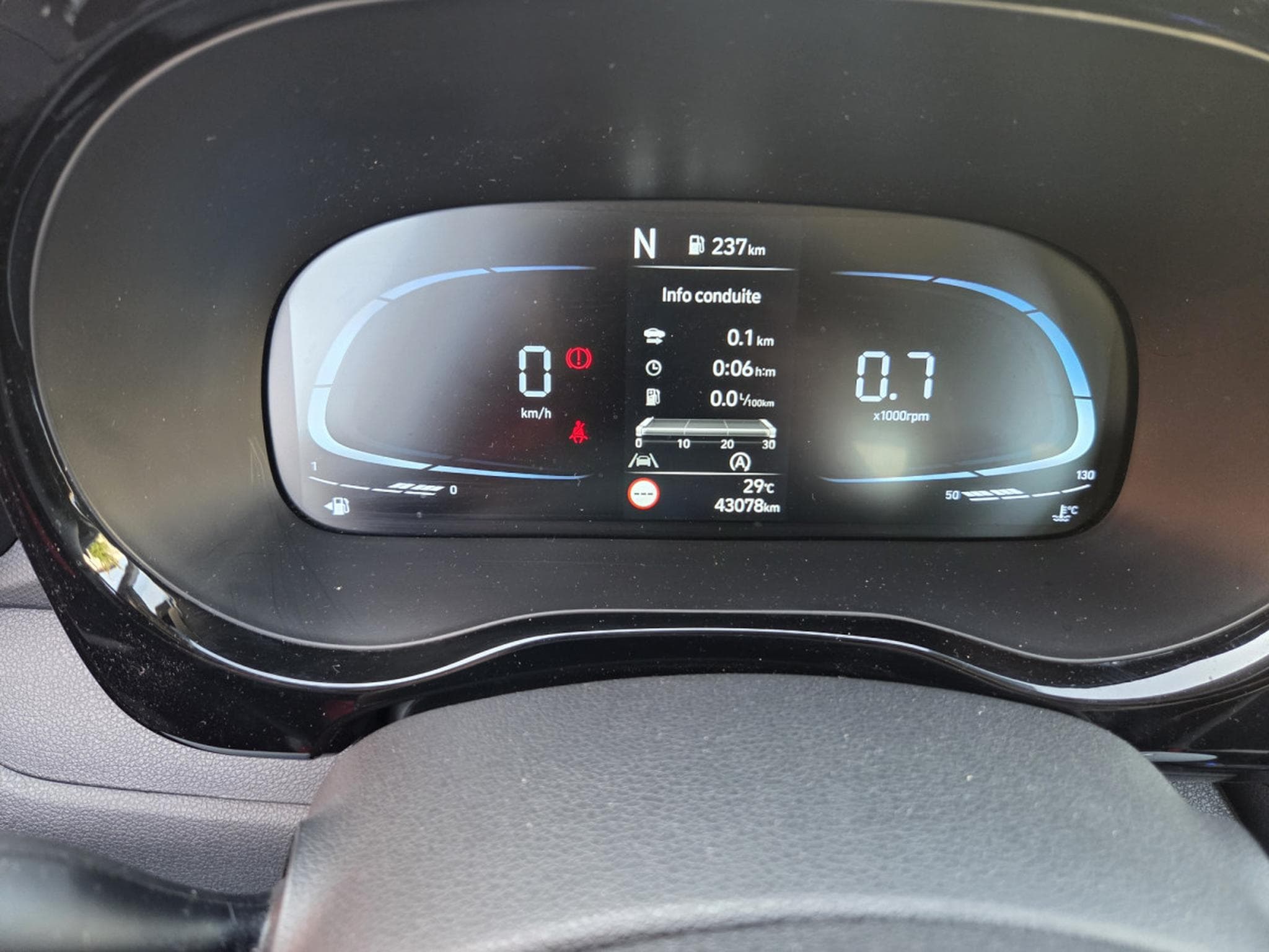 Hyundai i10 1.0 GDI 68 CV Boite Automatique (Garantie 12 mois) (2023) - Photo 17