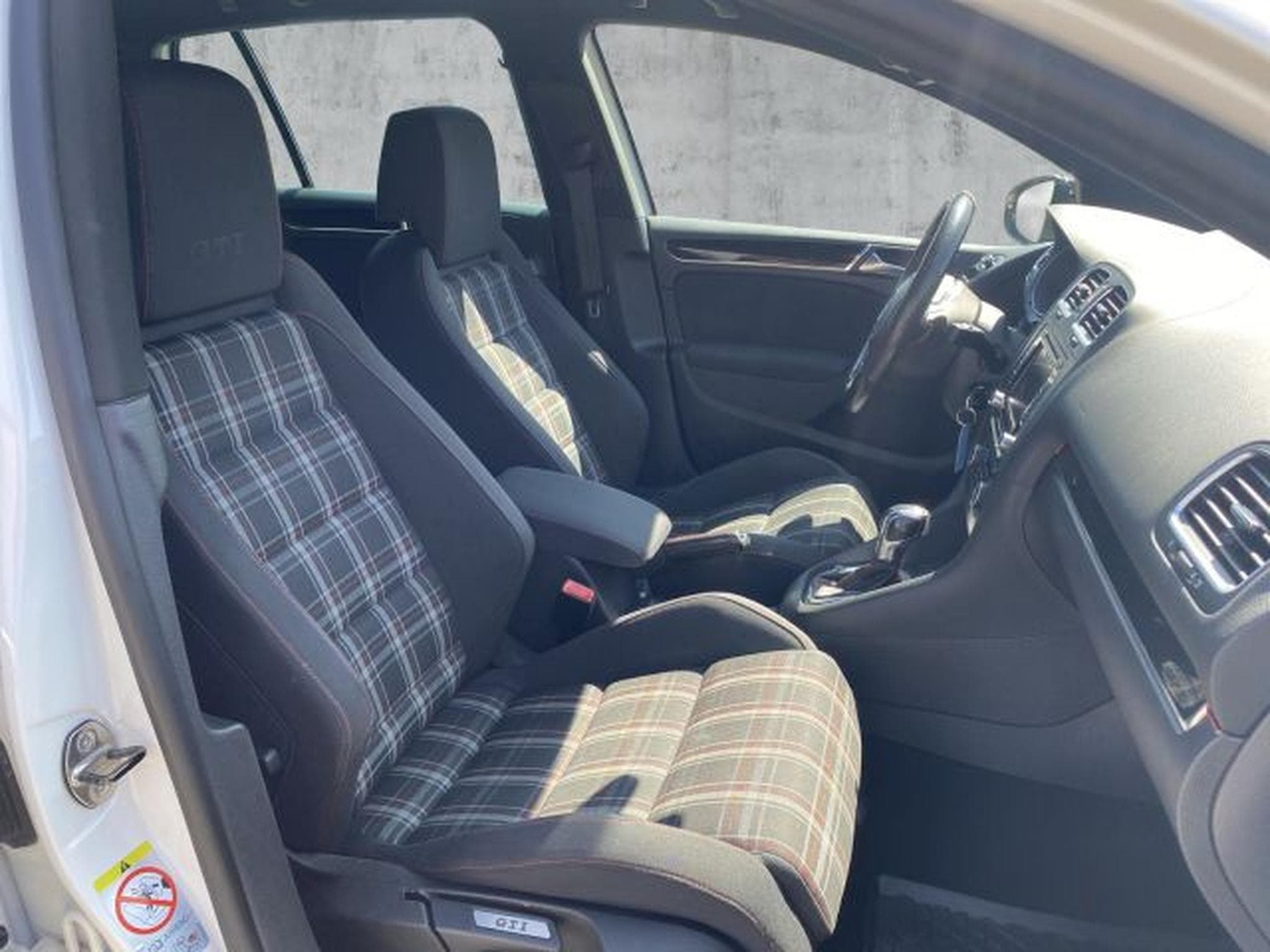 VW Golf Golf VI 2.0 TSI GTI DSG NAVI XENON SHZG RFK (2011) - Photo 13