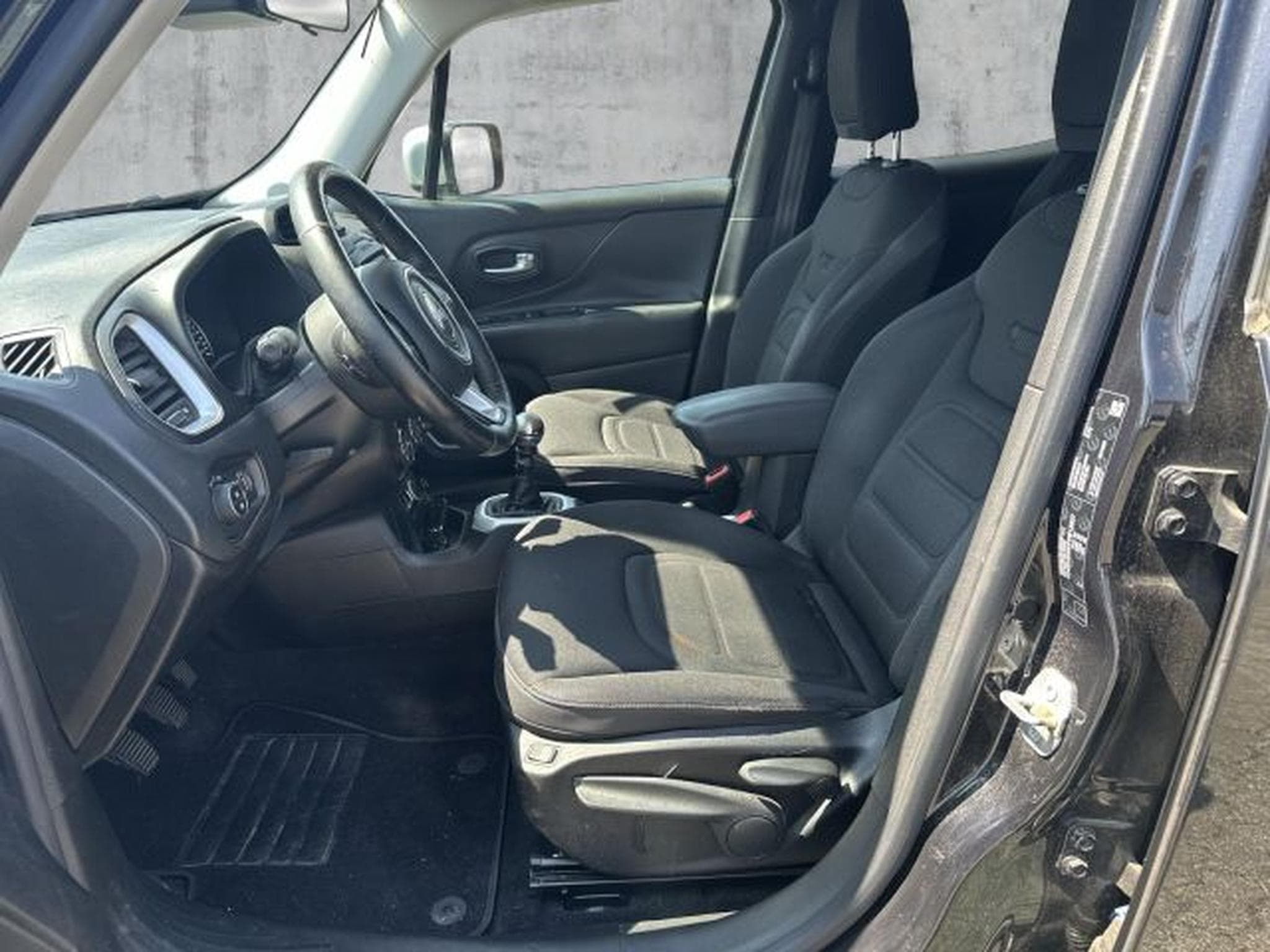 Jeep Renegade Renegade Limited FWD 1.4 MultiAir NAVI LED PDC (2015) - Photo 11
