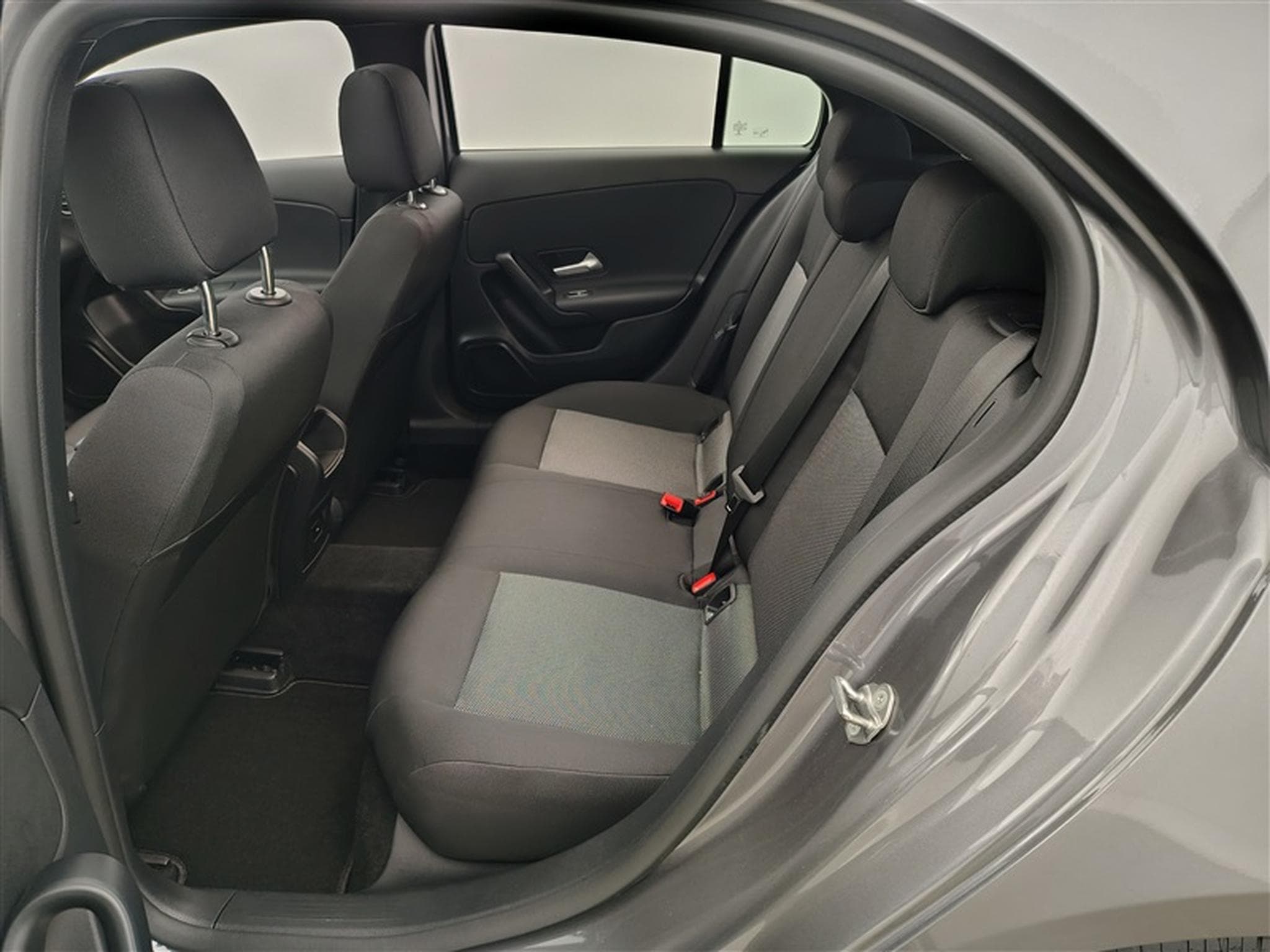 Mercedes A 180 A 180  Business solution NAVI/FULL LED/TO PANO/JA (2022) - Photo 12
