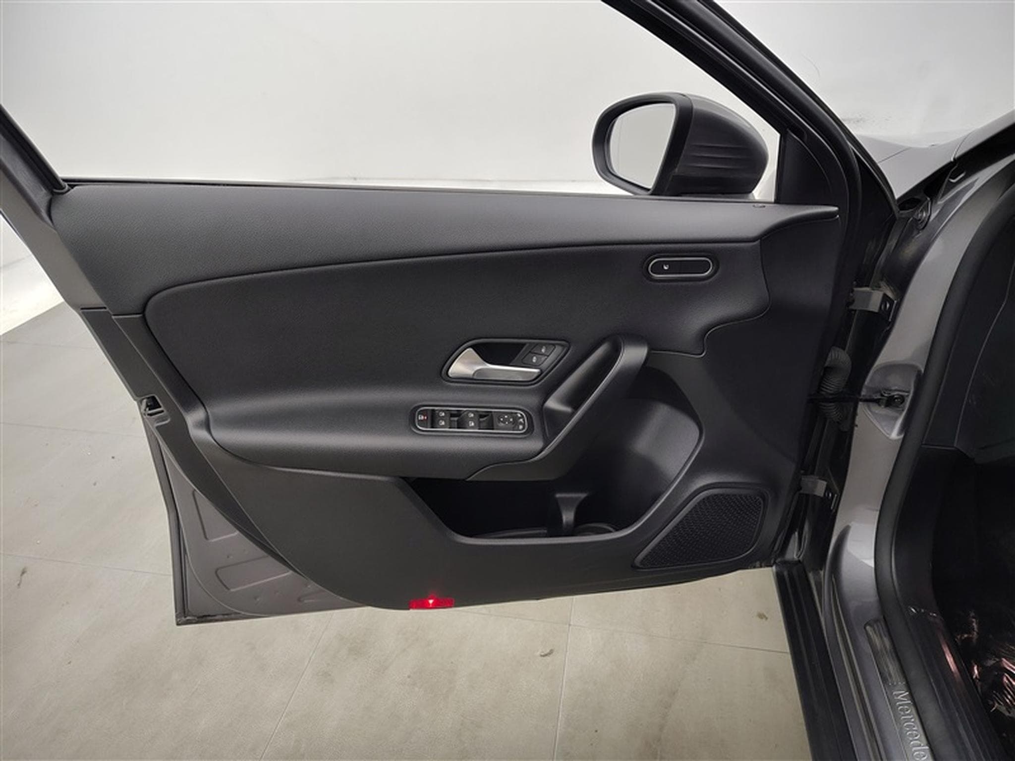 Mercedes A 180 A 180  Business solution NAVI/FULL LED/TO PANO/JA (2022) - Photo 16
