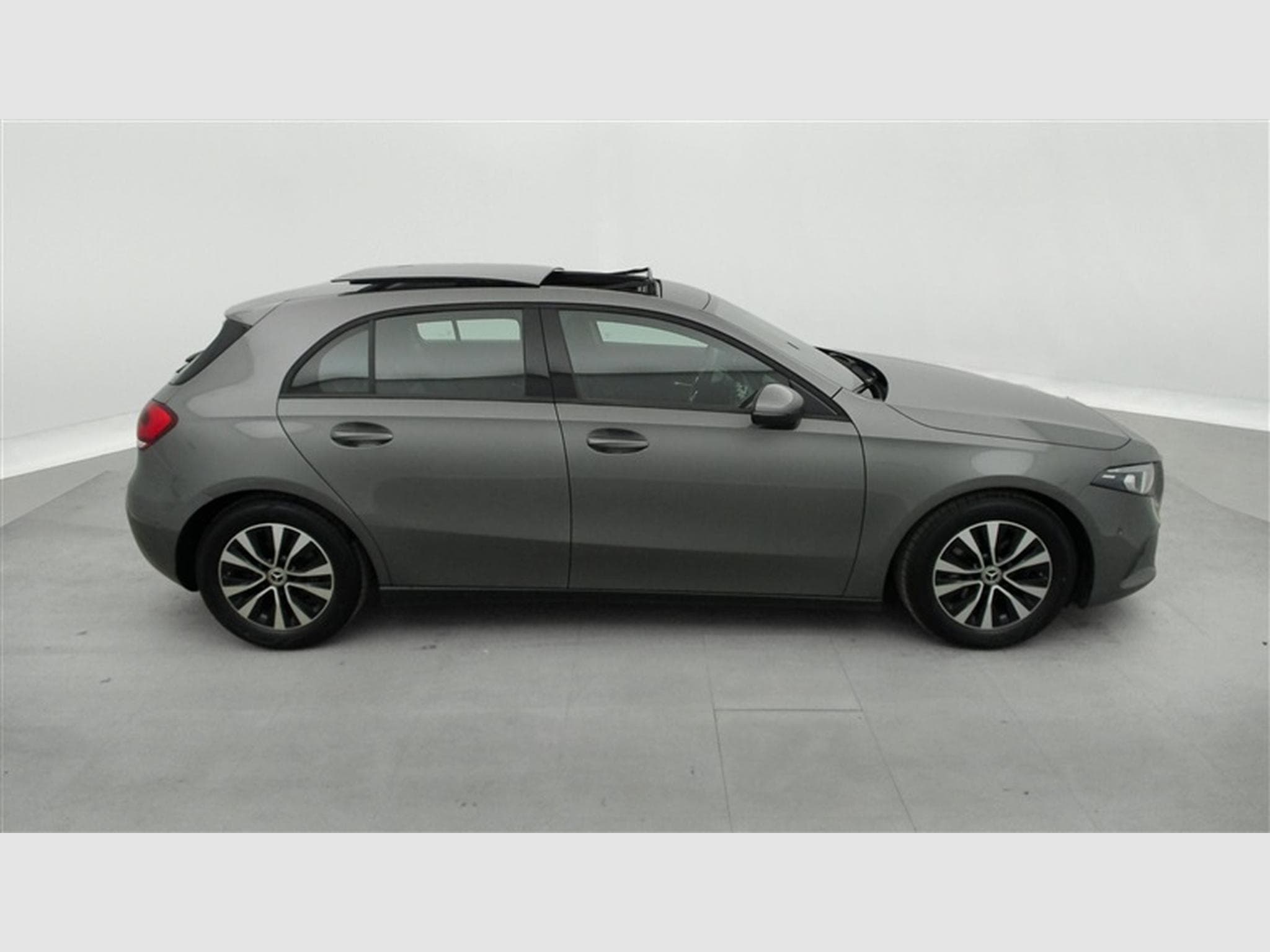 Mercedes A 180 A 180  Business solution NAVI/FULL LED/TO PANO/JA (2022) - Photo 24