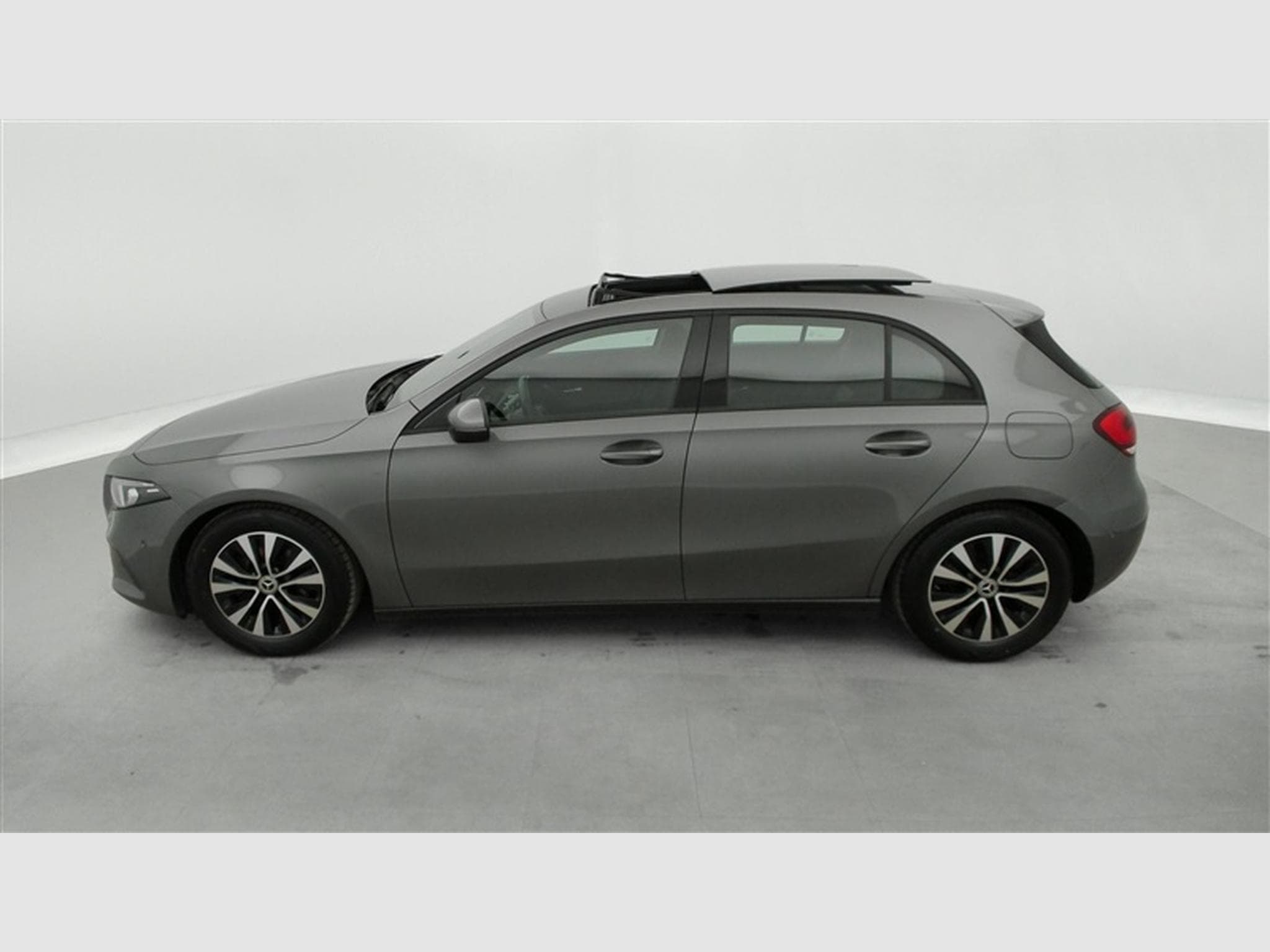 Mercedes A 180 A 180  Business solution NAVI/FULL LED/TO PANO/JA (2022) - Photo 3
