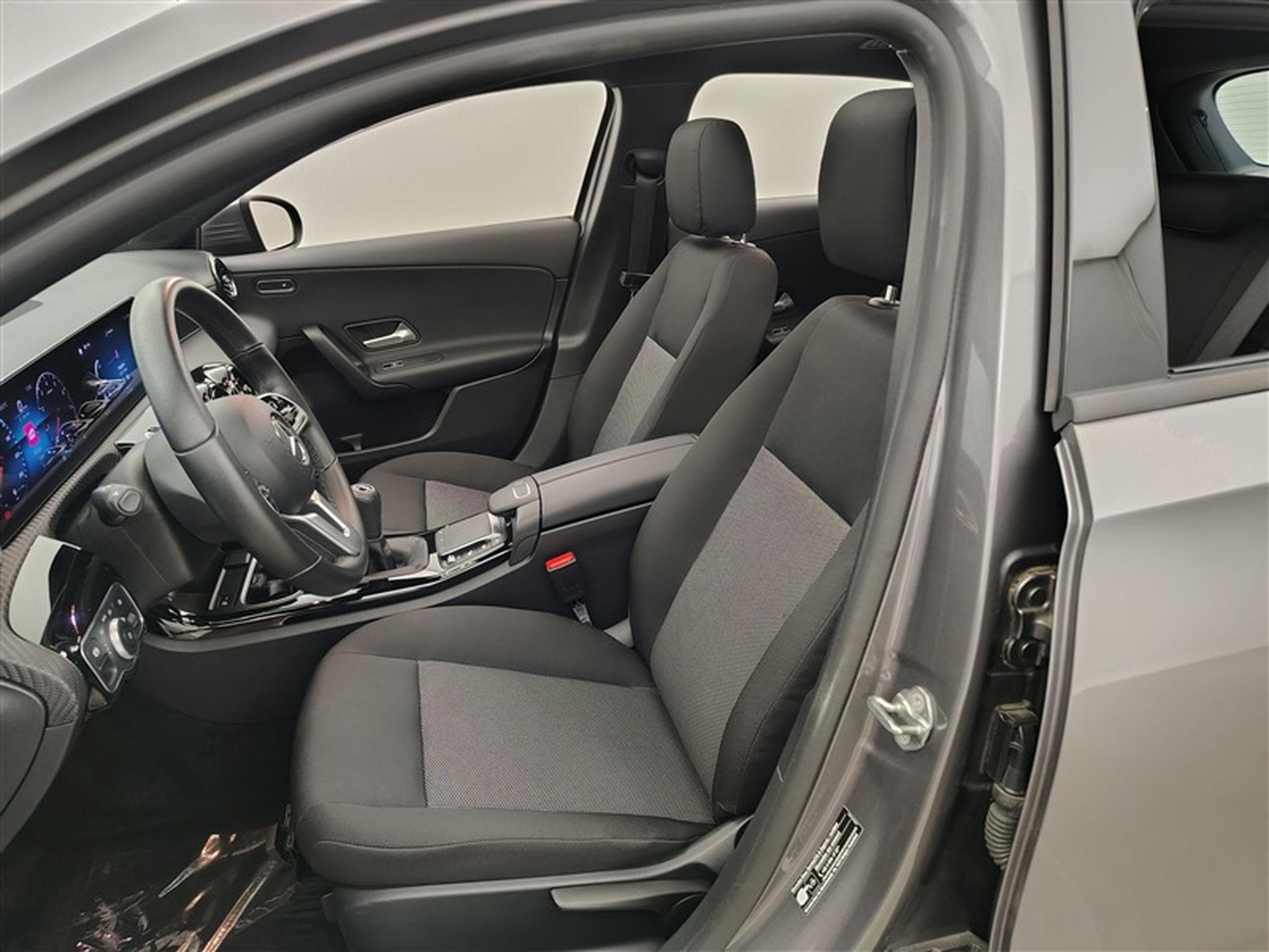 Mercedes A 180 A 180  Business solution NAVI/FULL LED/TO PANO/JA (2022) - Photo 6