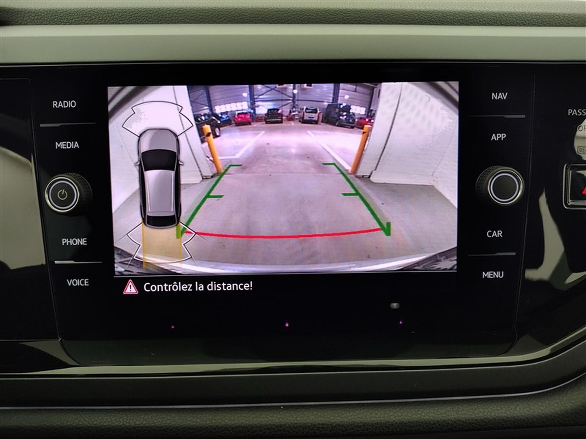 VW Taigo 1.0 TSI 115cv DSG R-Line NAVI / CARPLAY / TO PANO (2025) - Photo 18