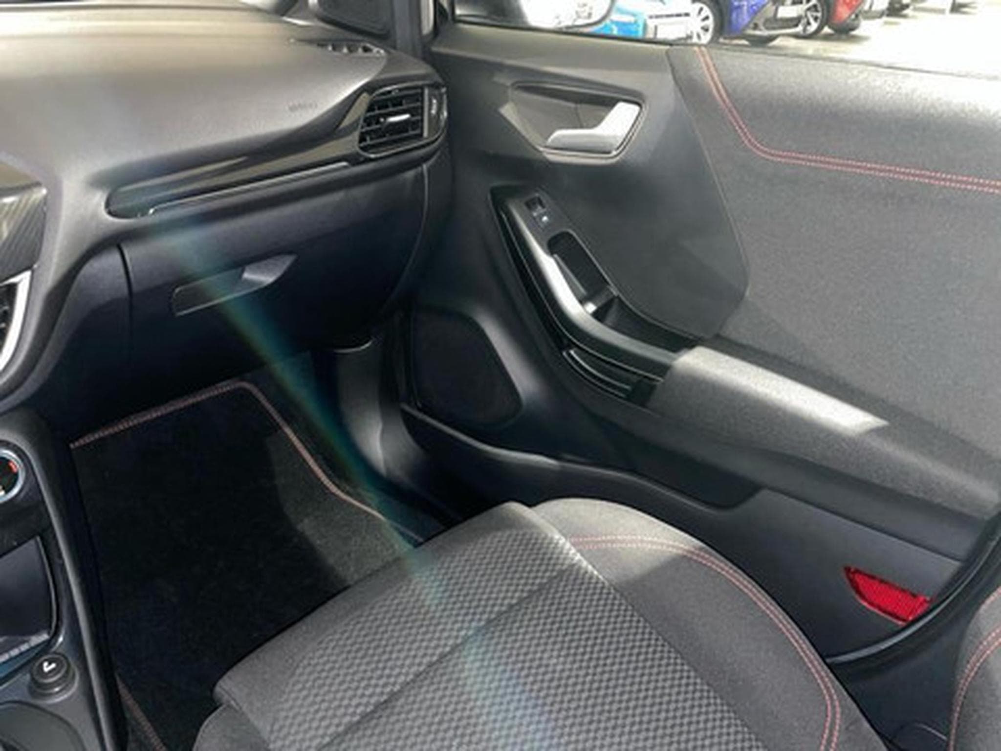 Ford Puma 1.0i Ecoboost mHEV 114kW Aut. ST-Line V (2023) - Photo 10