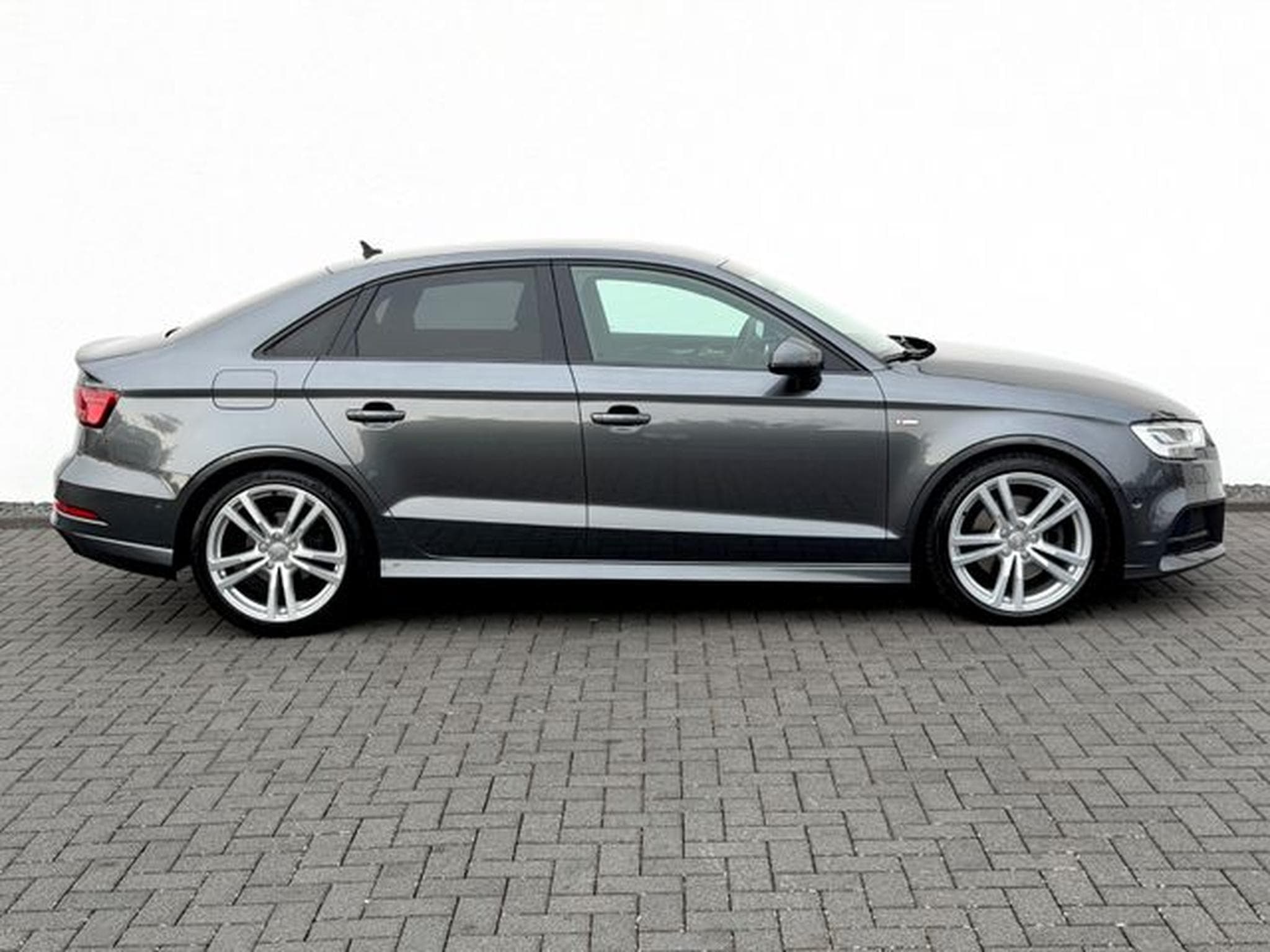 Audi A3 A3 Limousine 35 TDI S line Sport Plus Paket (2020) - Photo 4